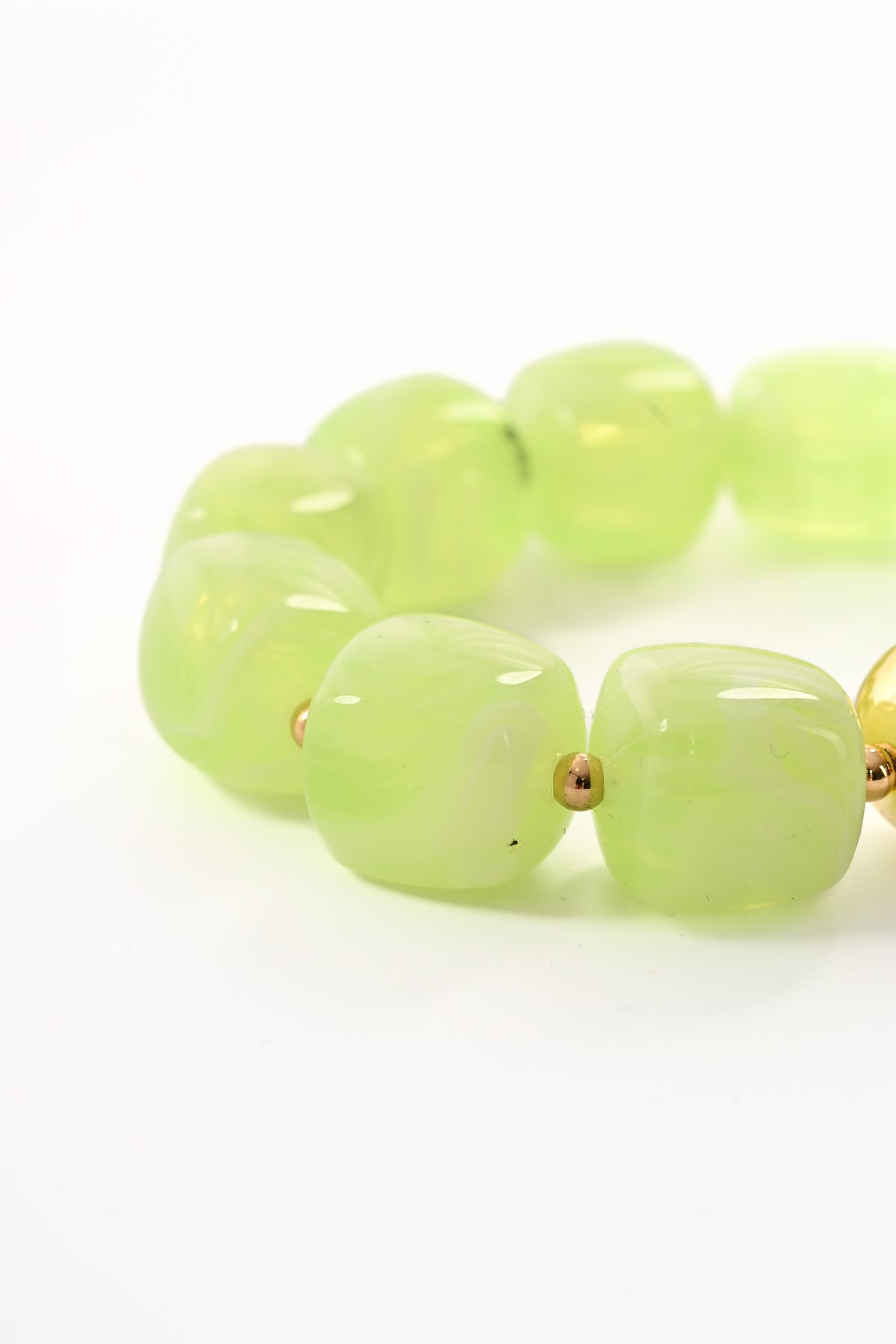 Armband vierkante kralen lichtgroen