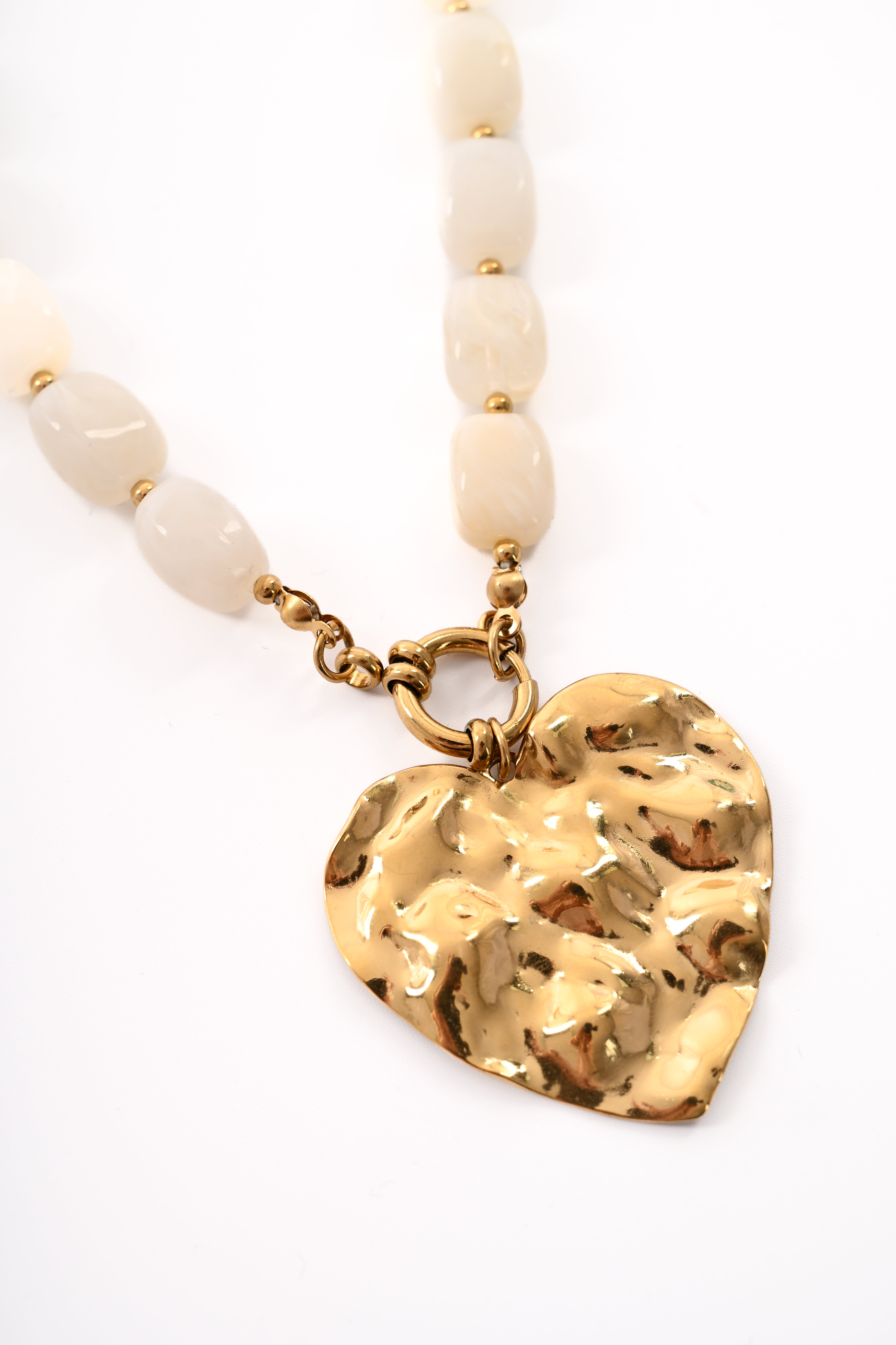 Ketting kralen met hart roomwit