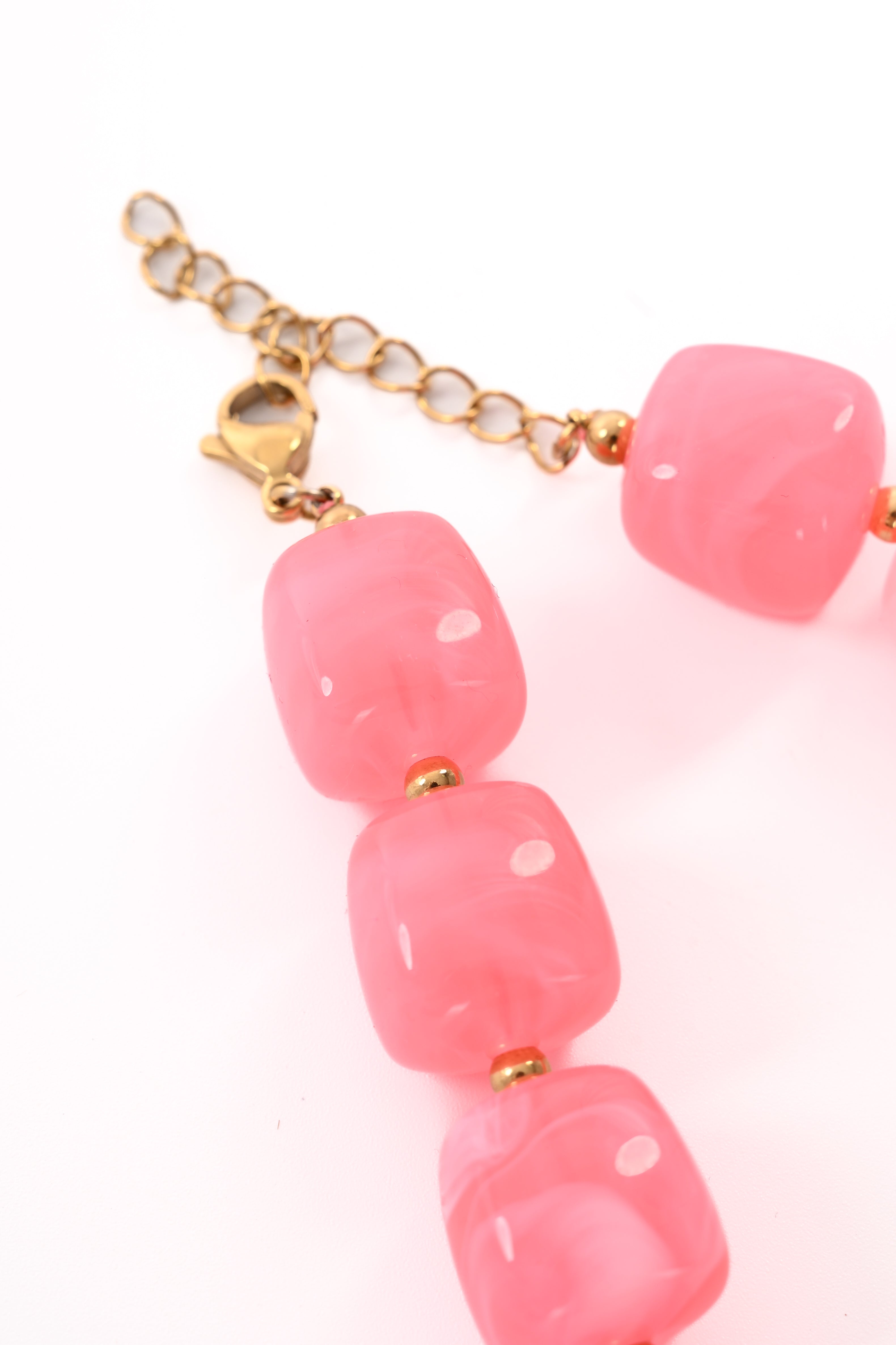 Ketting grote vierkante kralen roze