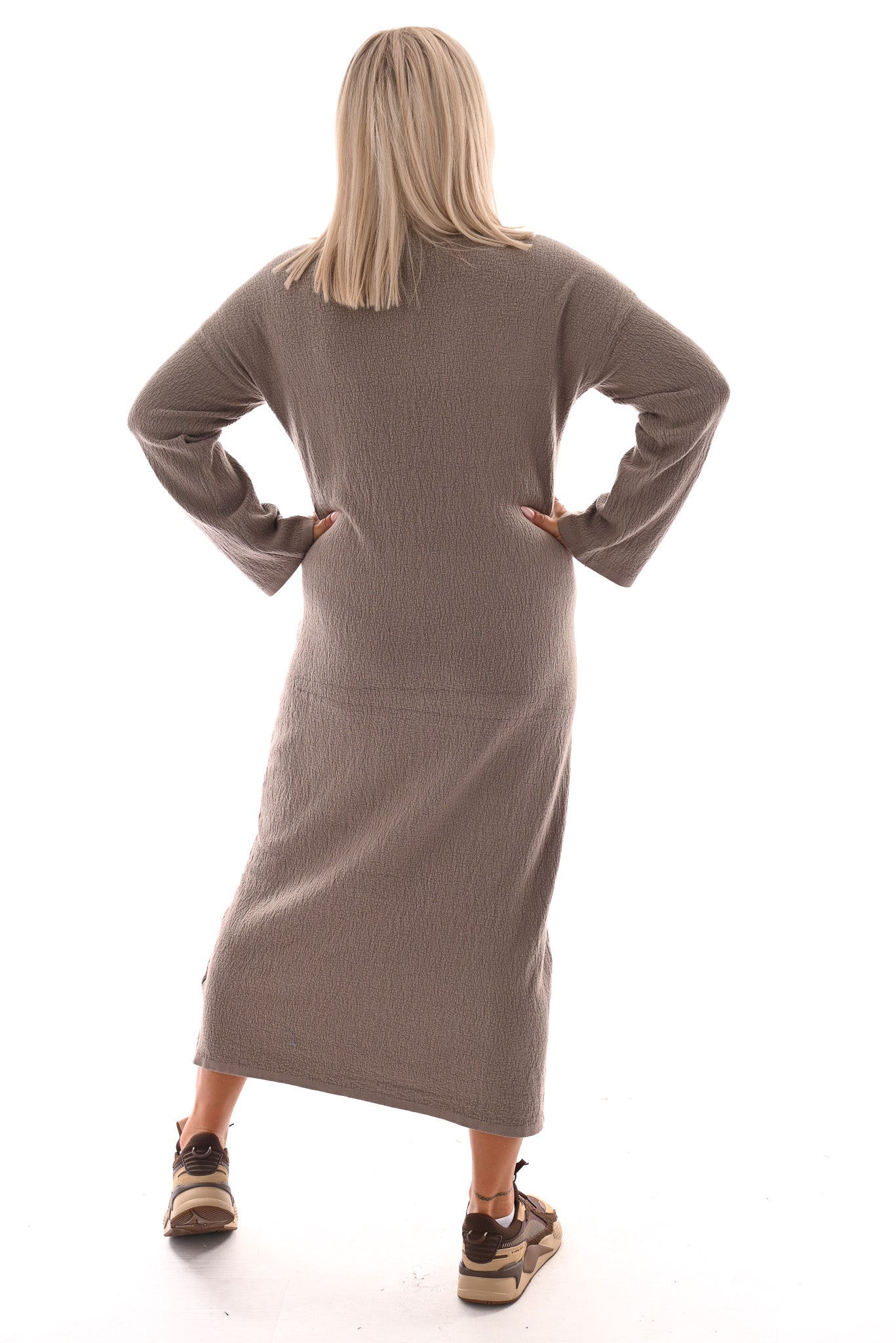 Lange jurk met knopen taupe