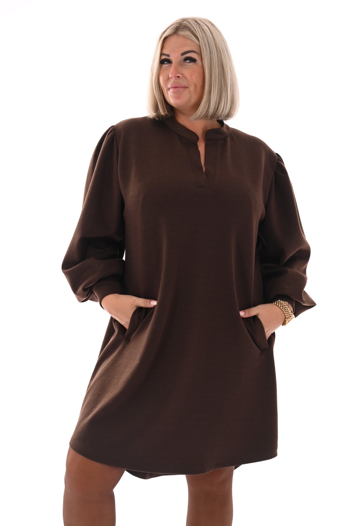 Jurk deluxe v-hals pofmouwen met strass bruin