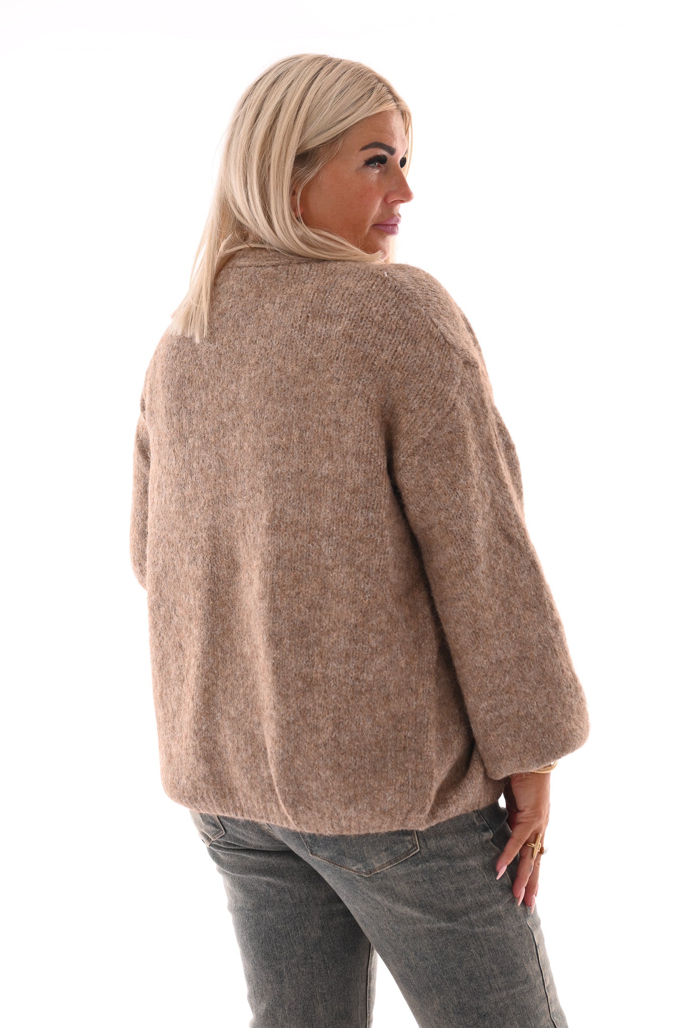 Kort fijn gebreid vest broche hartje bruin