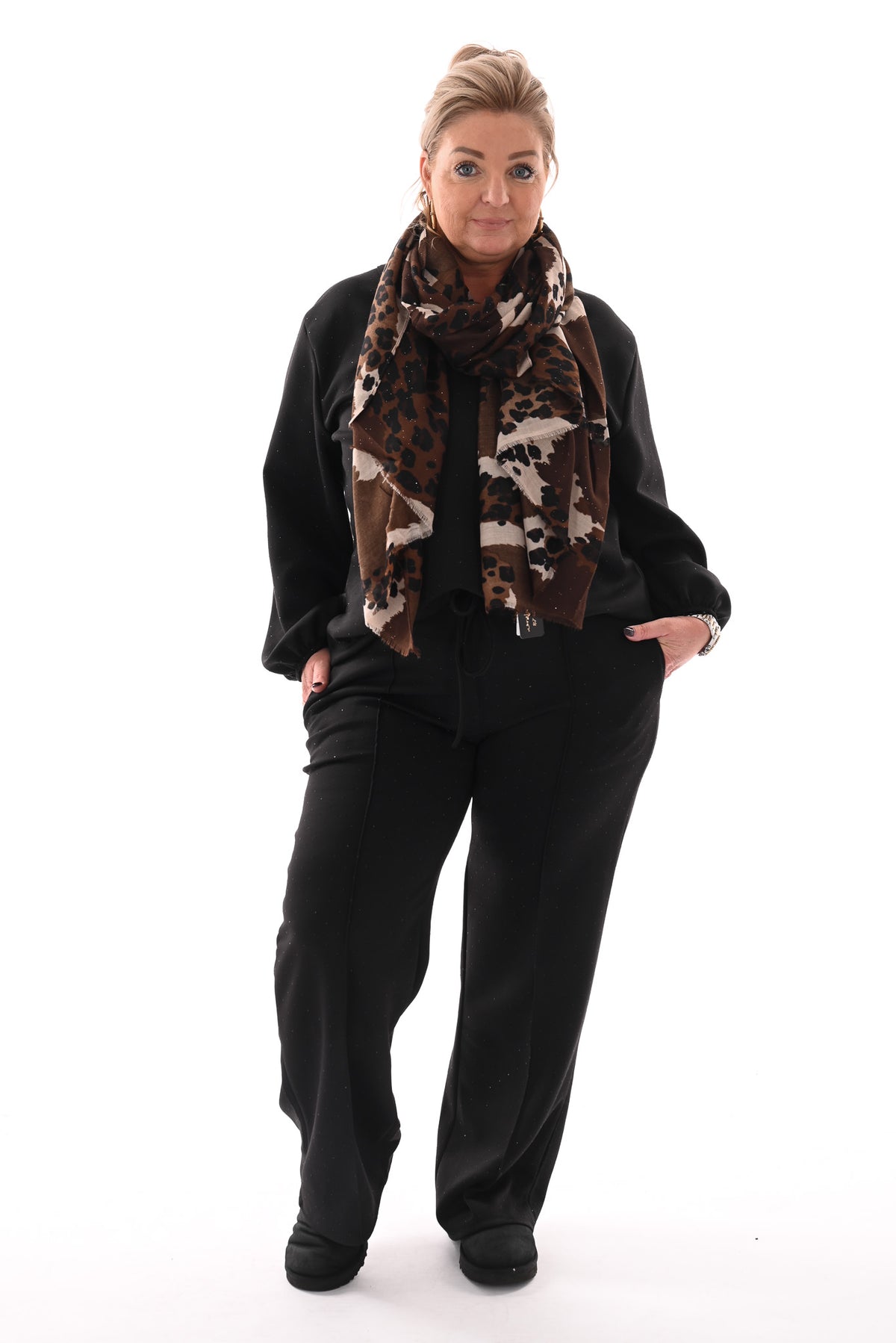 Tweedelig pak v-hals met strass zwart