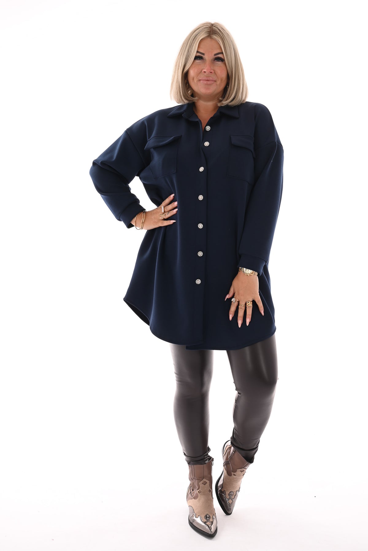 Half lange doorknoop blouse uni marineblauw