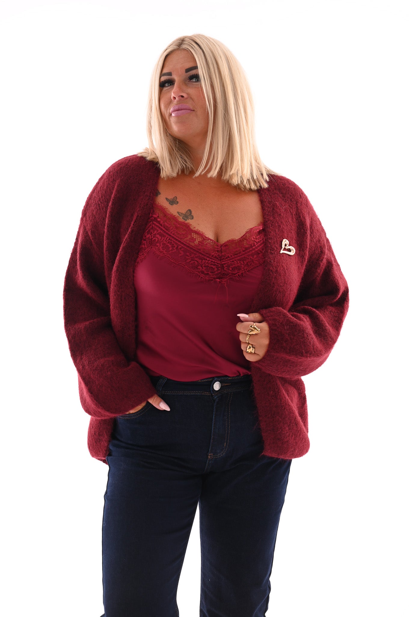 Kort fijn gebreid vest broche hartje bordeaux