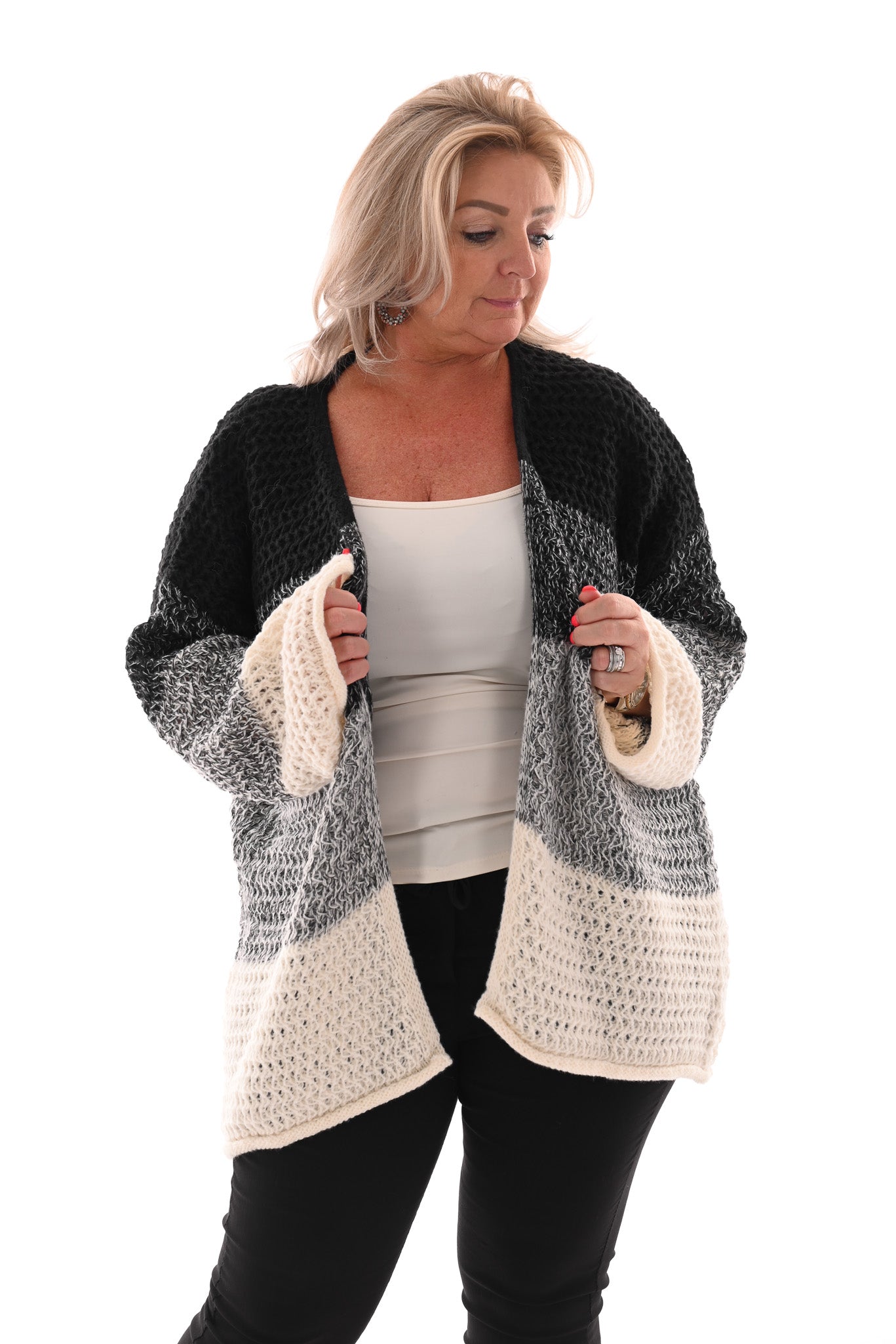 Grof gebreid vest met kleur overloop zwart/wit