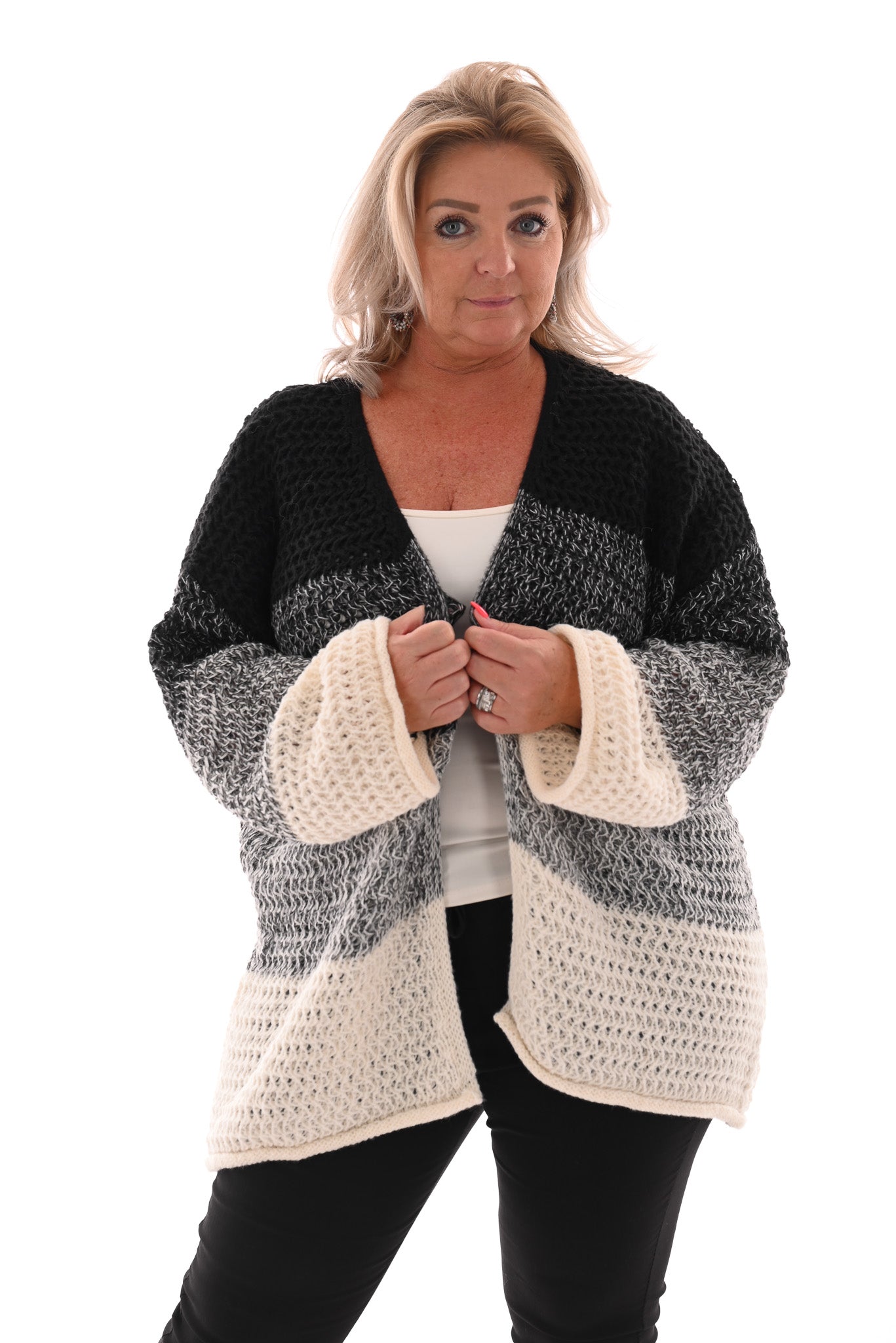 Grof gebreid vest met kleur overloop zwart/wit