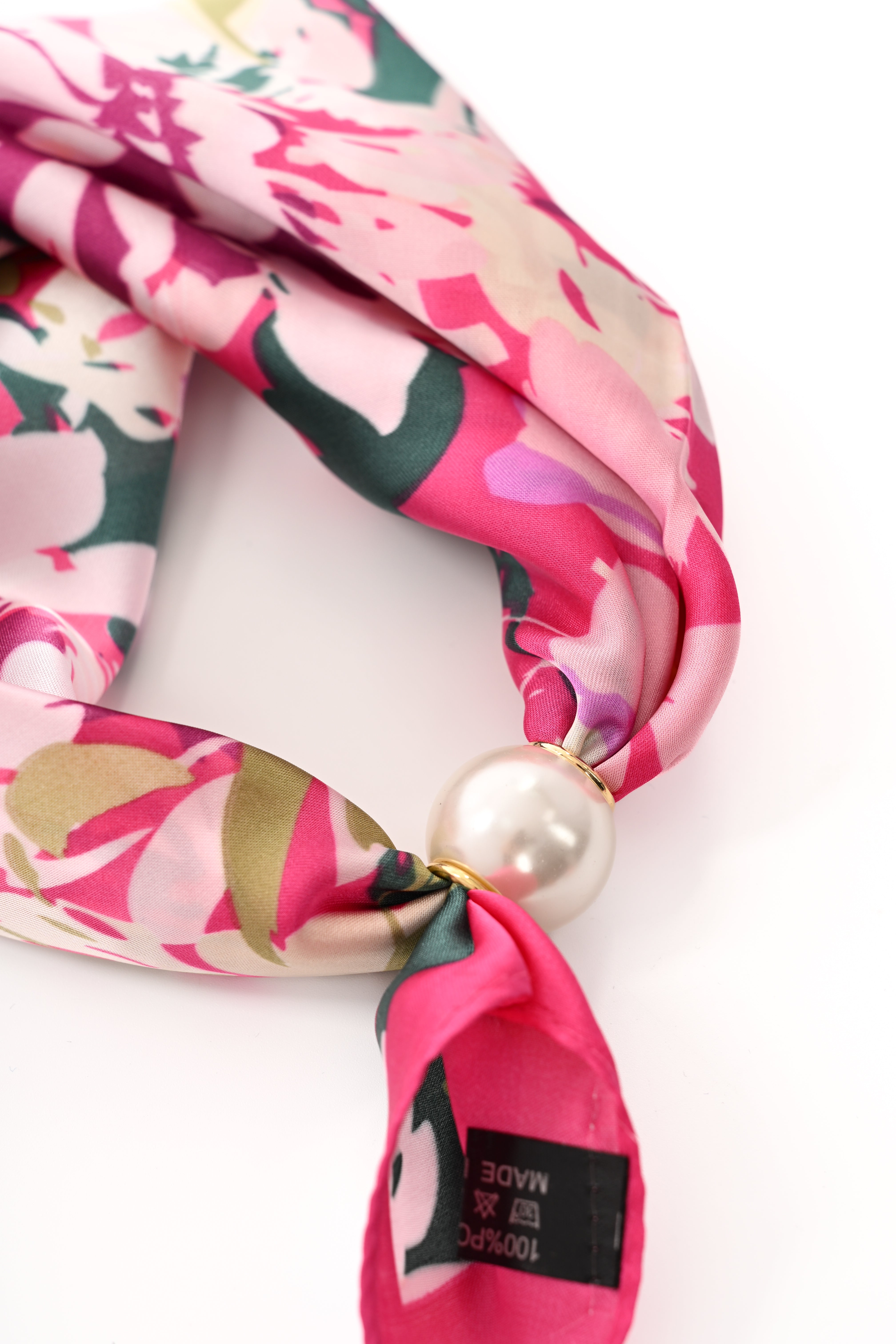 Kort sjaaltje parel met magneet bloemen fuchsia