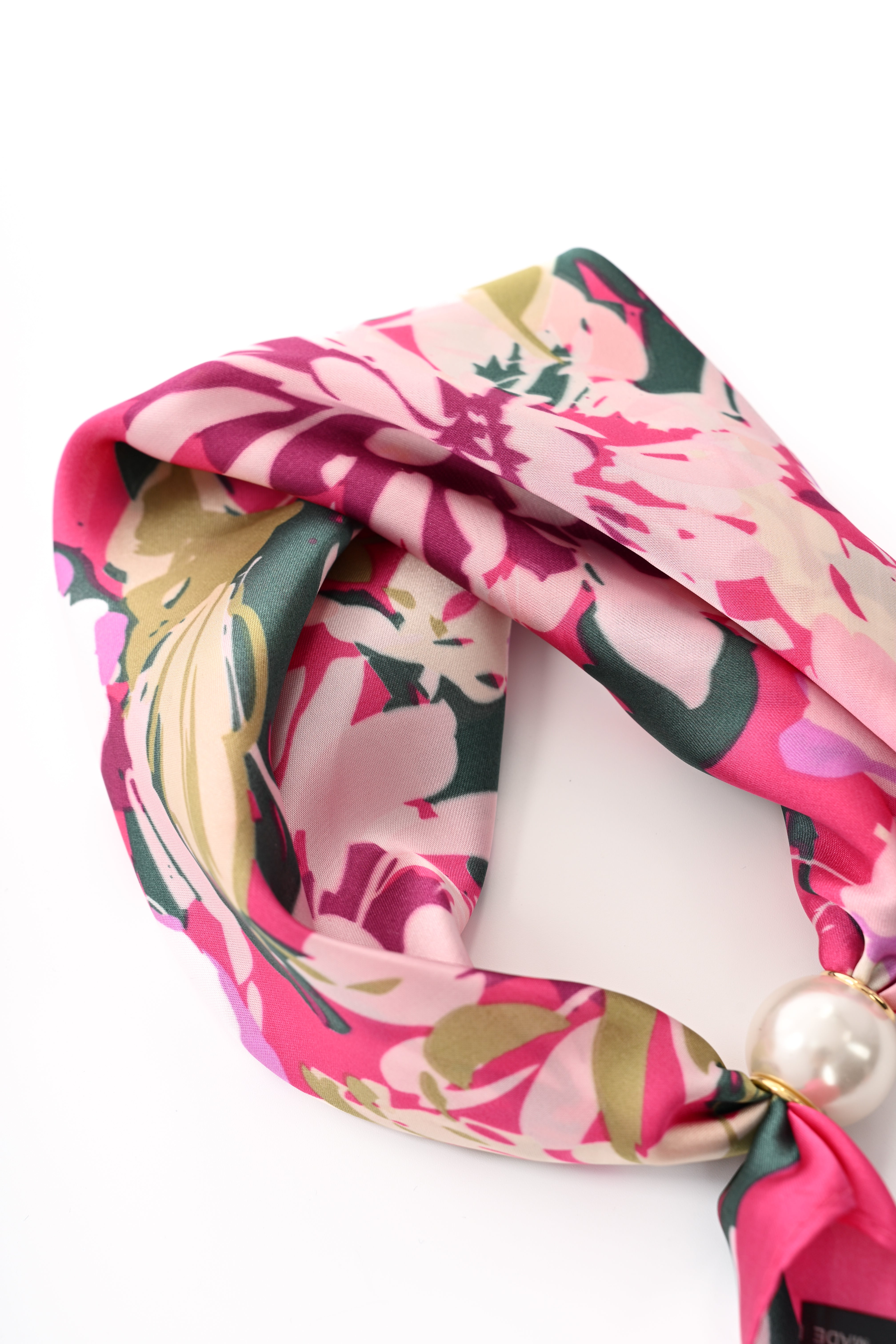 Kort sjaaltje parel met magneet bloemen fuchsia