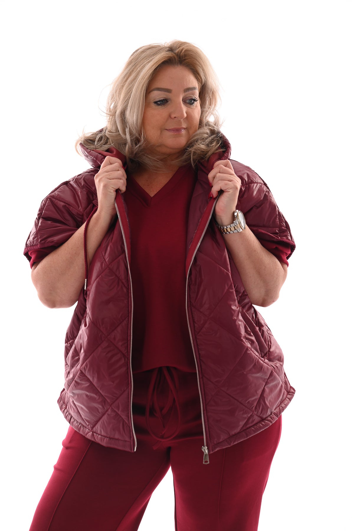 Korte bodywarmer met capuchon rood