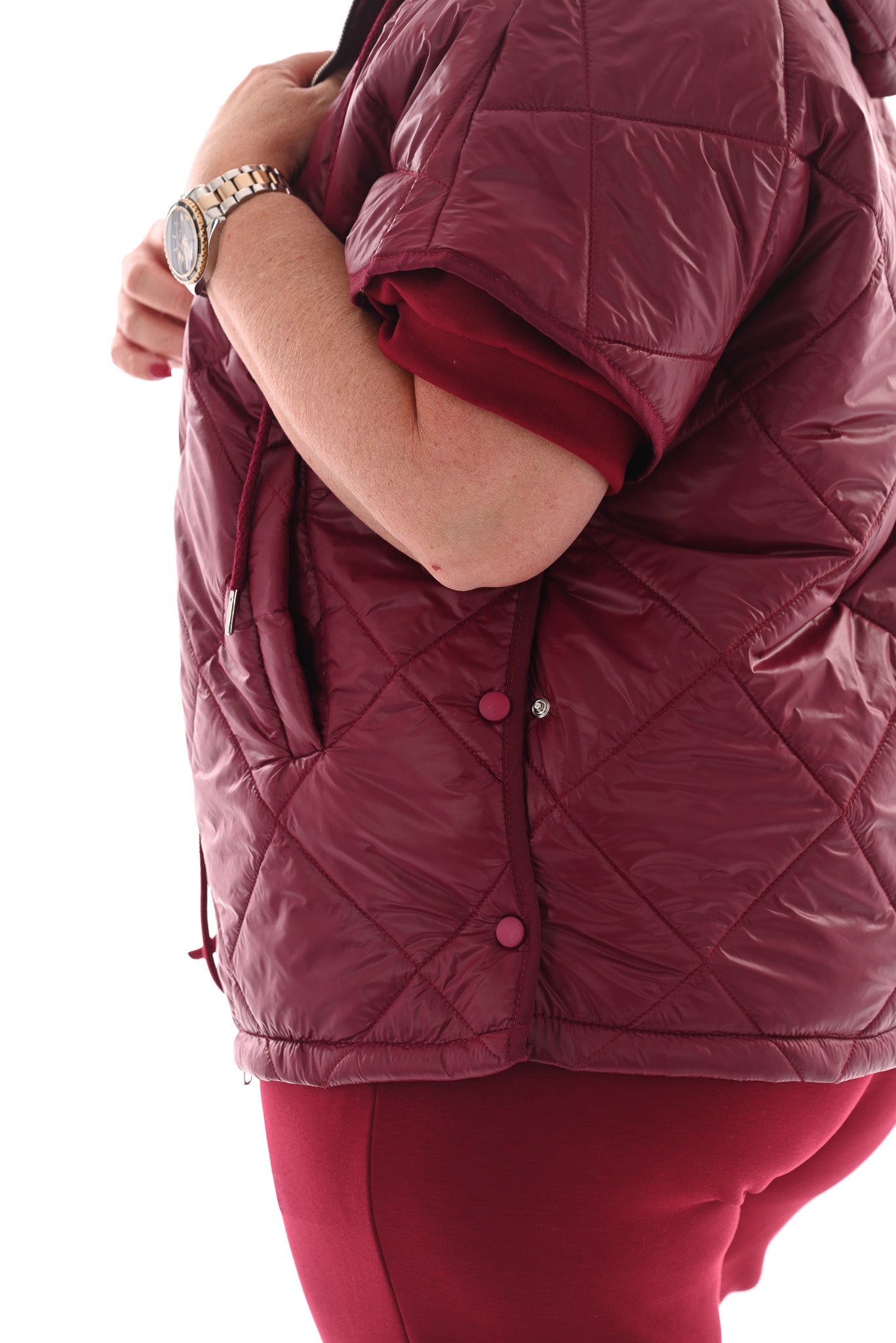 Korte bodywarmer met capuchon rood