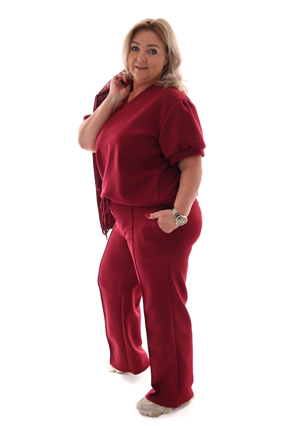 Tweedelig jogging set v-hals met boord uni bordeaux