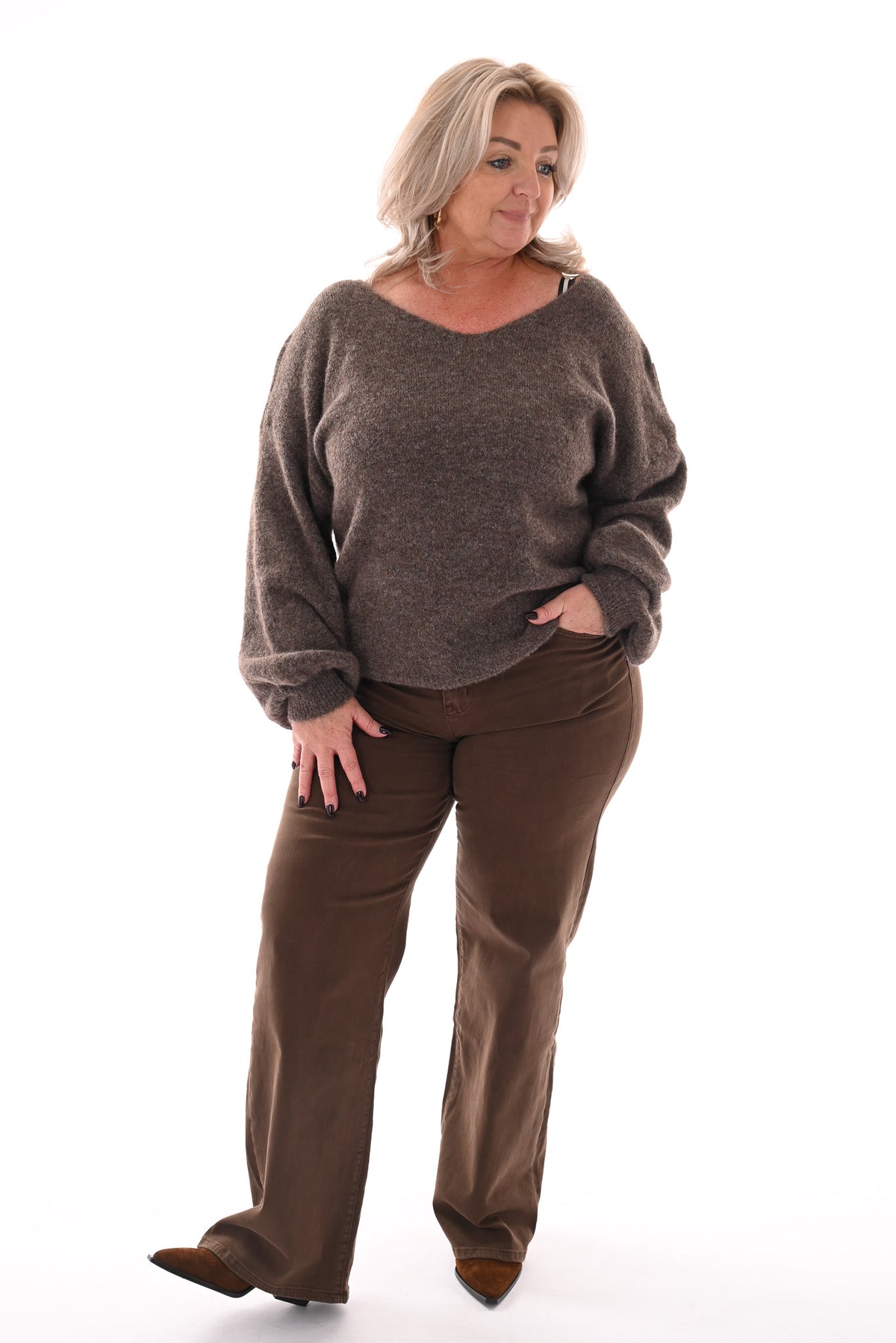 Fijn gebreide basic trui v-hals bruin