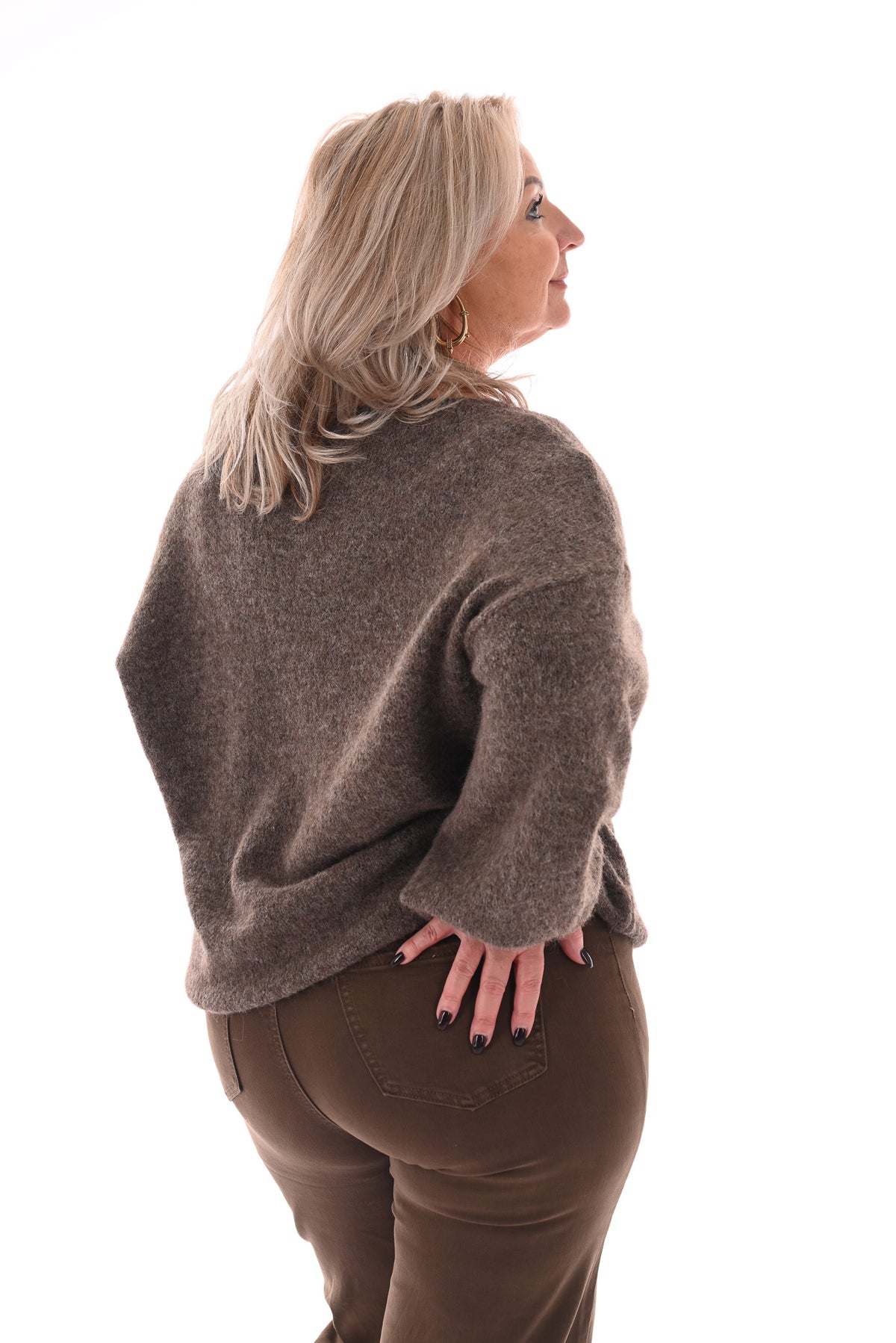 Fijn gebreide basic trui v-hals bruin