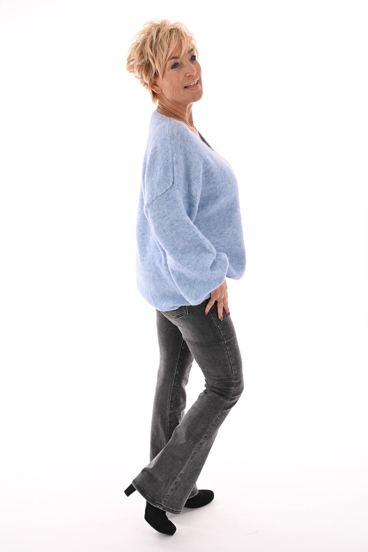 Fijn gebreide basic trui v-hals lichtblauw