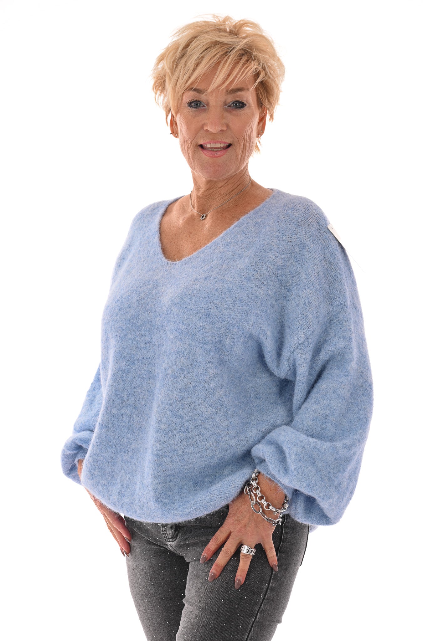 Fijn gebreide basic trui v-hals lichtblauw