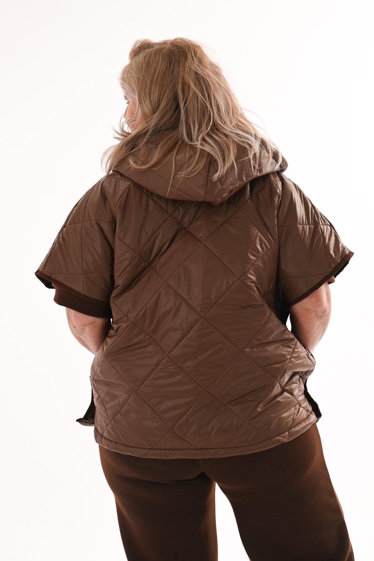 Korte bodywarmer met capuchon bruin