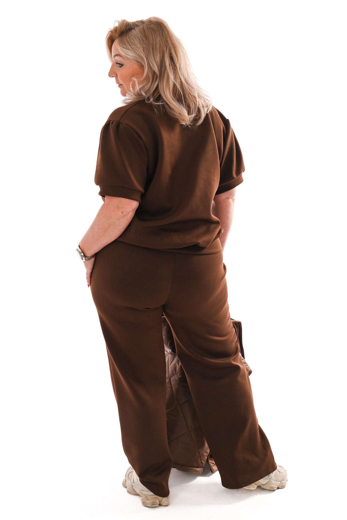 Tweedelig jogging set v-hals met boord uni bruin