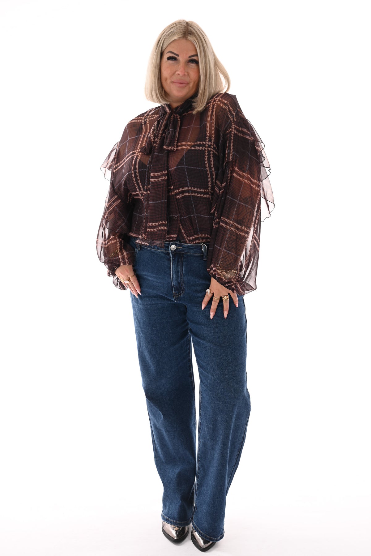 Doorknoop blouse ruitprint roezels donkerbruin