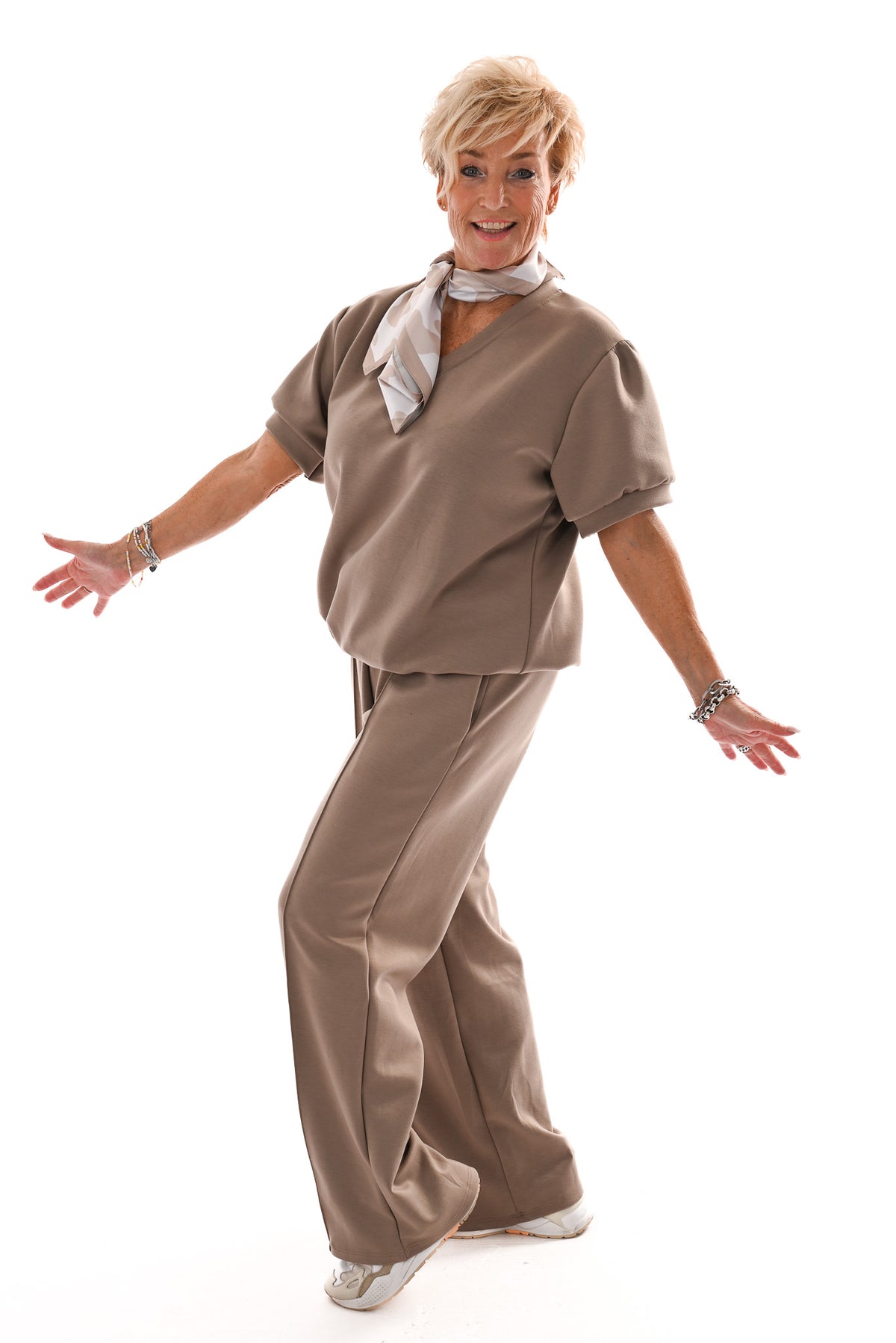 Tweedelig jogging set v-hals met boord uni beige