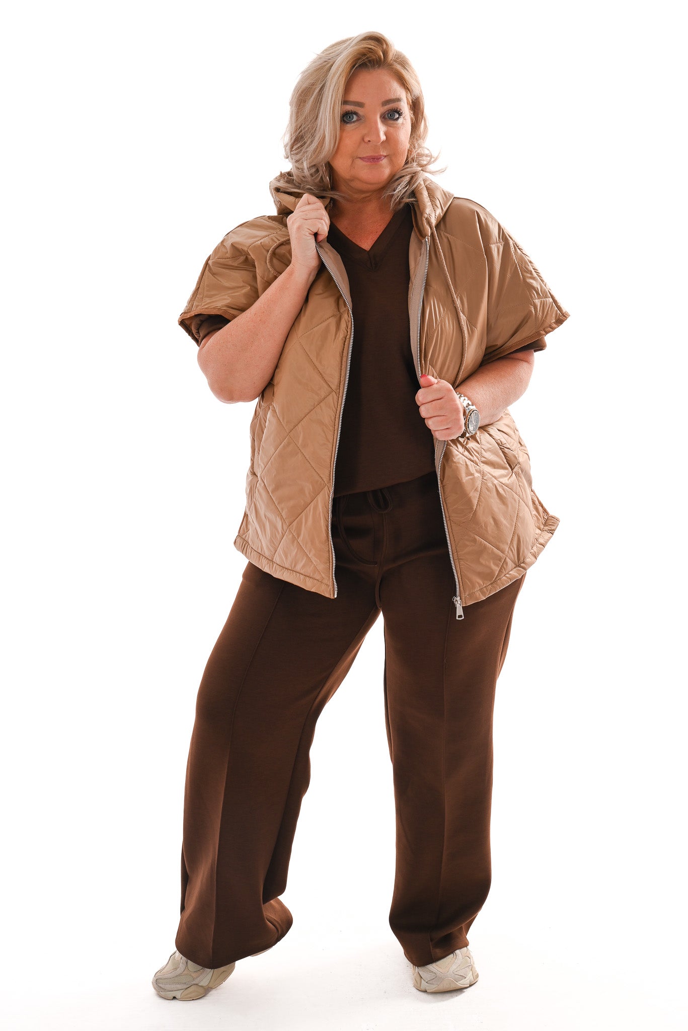 Korte bodywarmer met capuchon camel