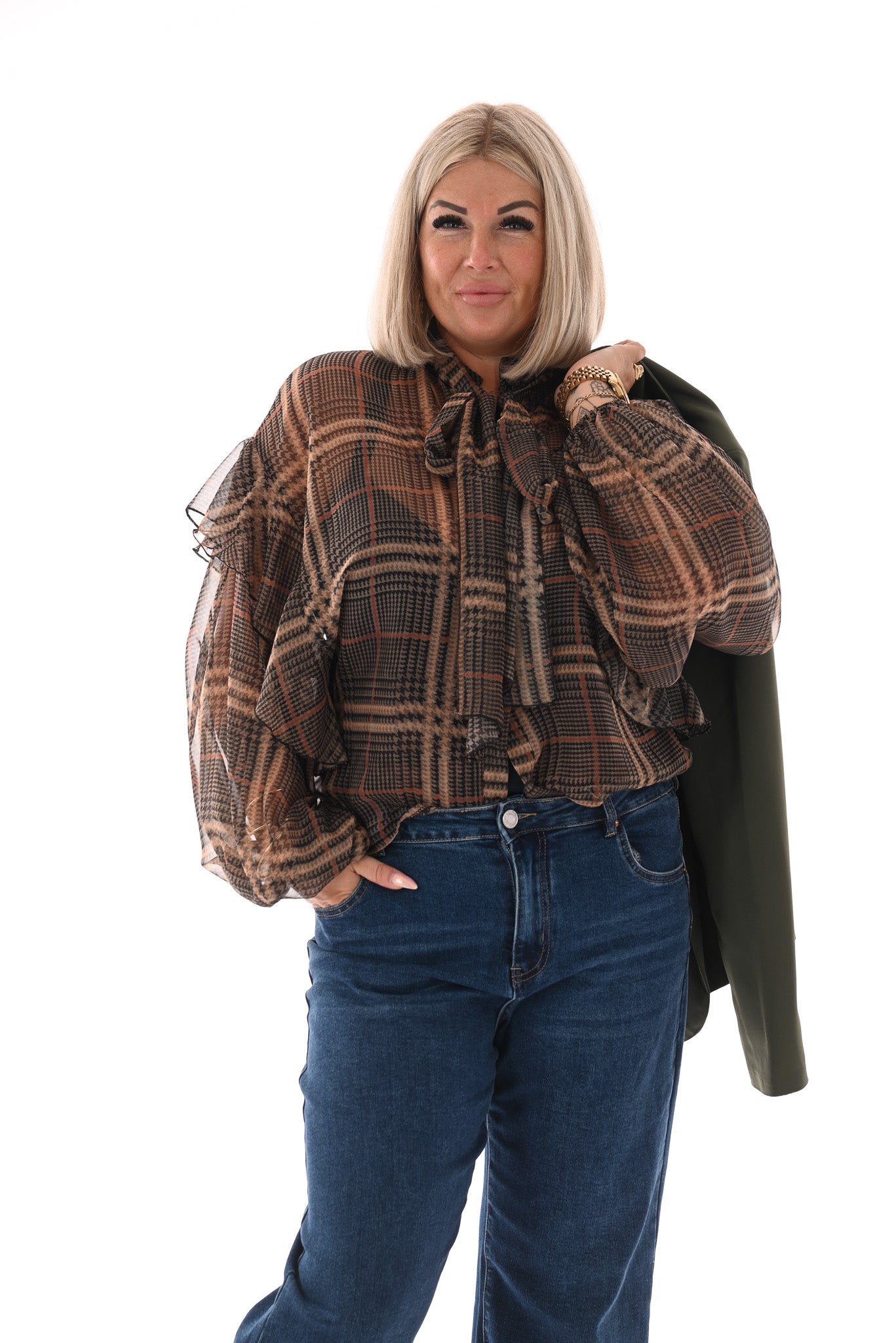 Doorknoop blouse ruitprint roezels camel