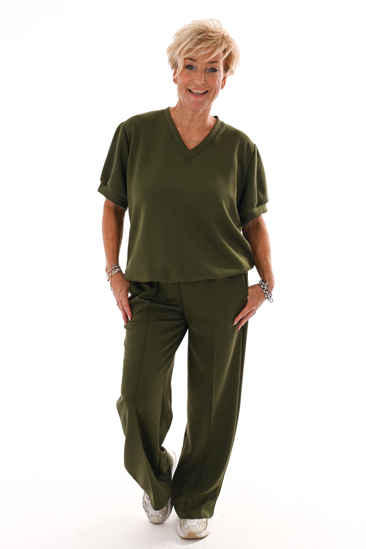 Tweedelig jogging set v-hals met boord uni legergroen
