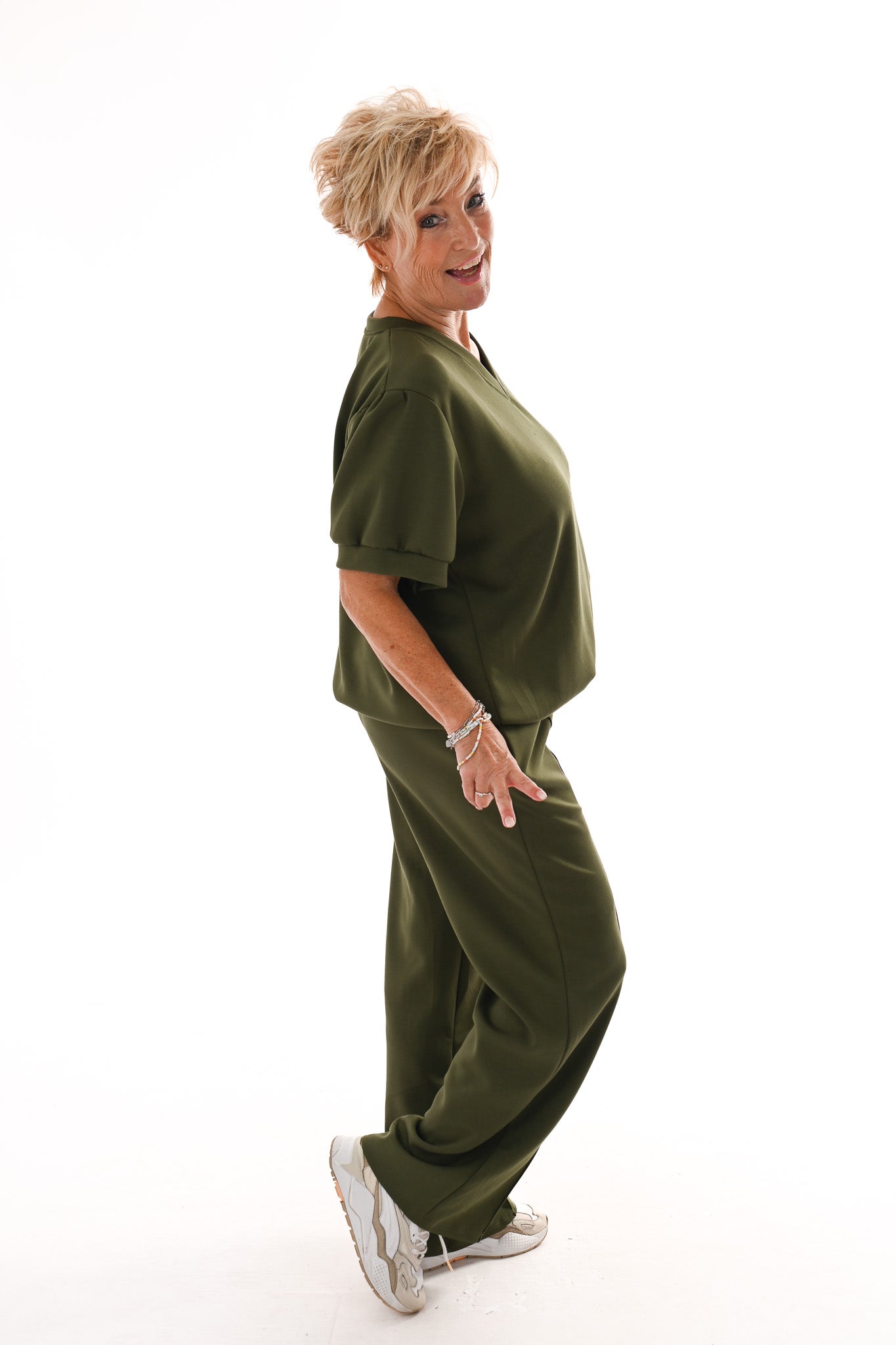 Tweedelig jogging set v-hals met boord uni legergroen