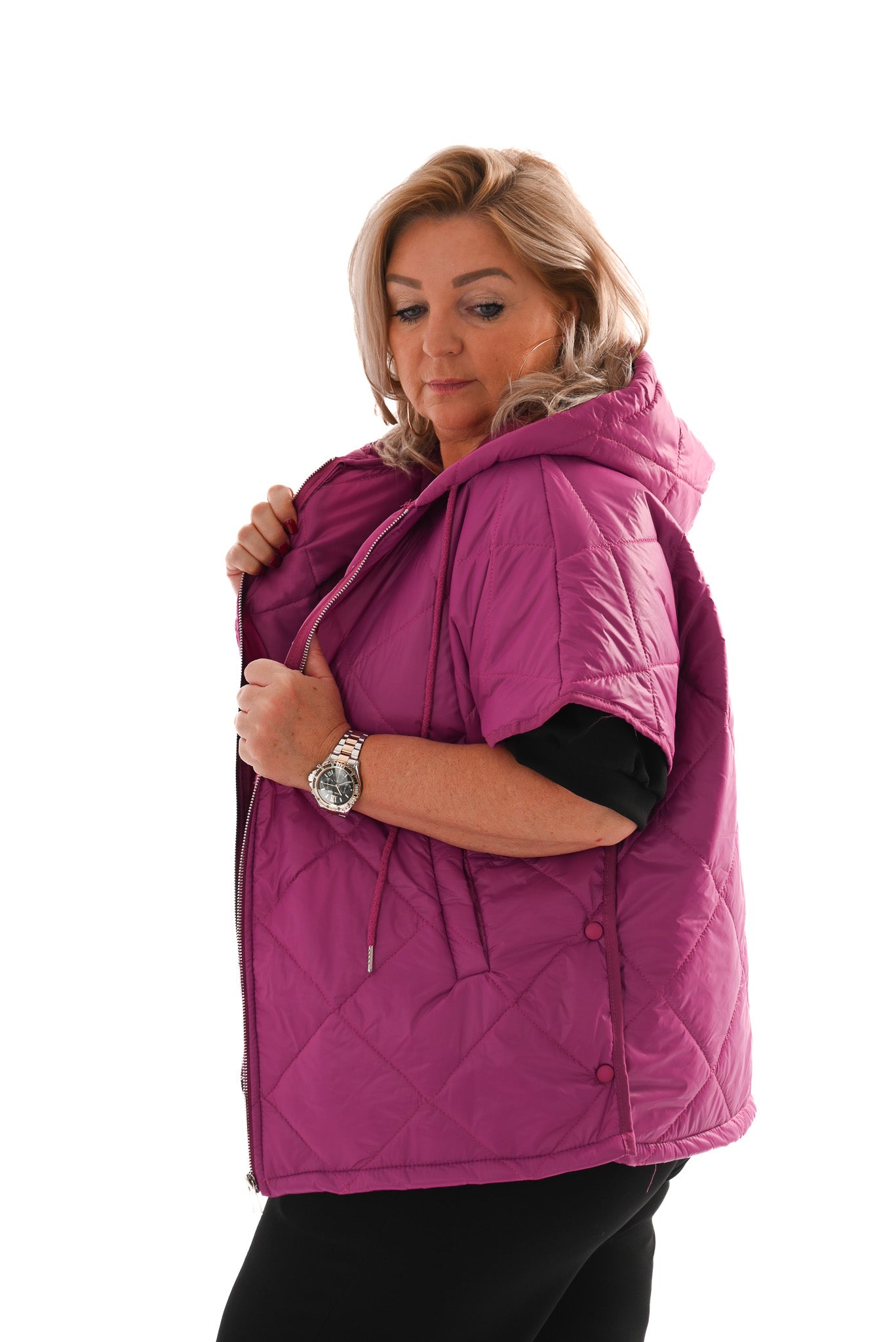 Korte bodywarmer met capuchon cyclaam
