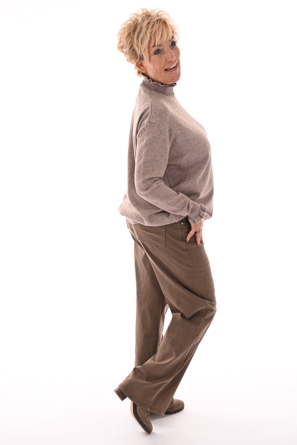 Basic trui roezelkraag beige