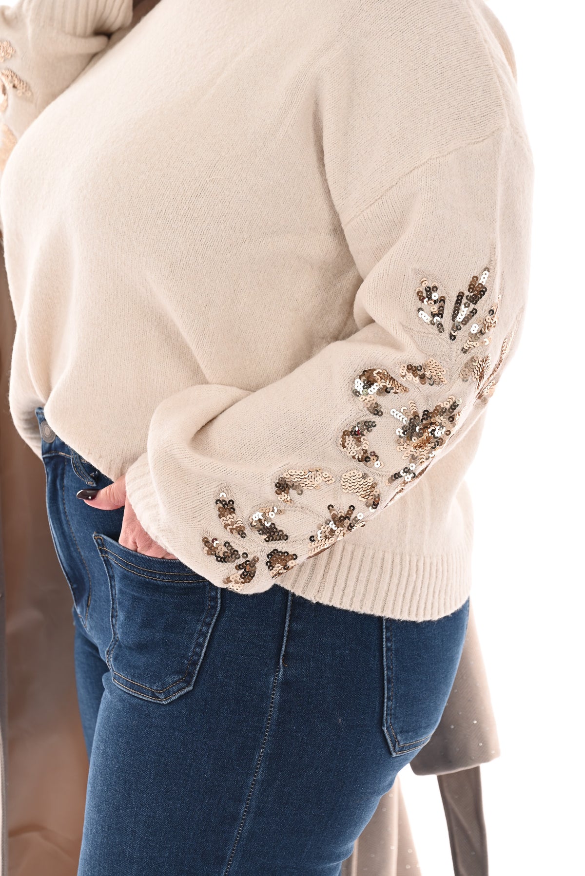 Fijn gebreide trui bloemen pailletten roomwit