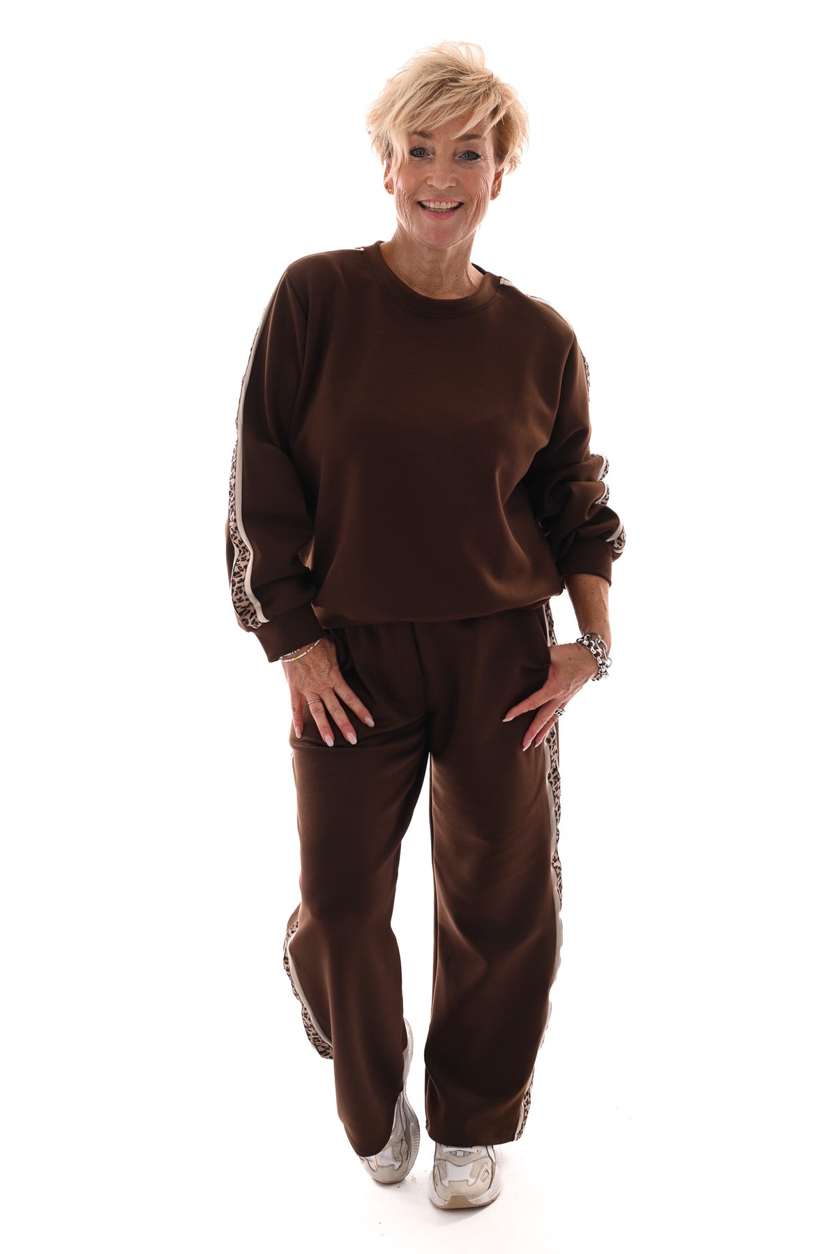 Tweedelig jogging set panterbies donkerbruin