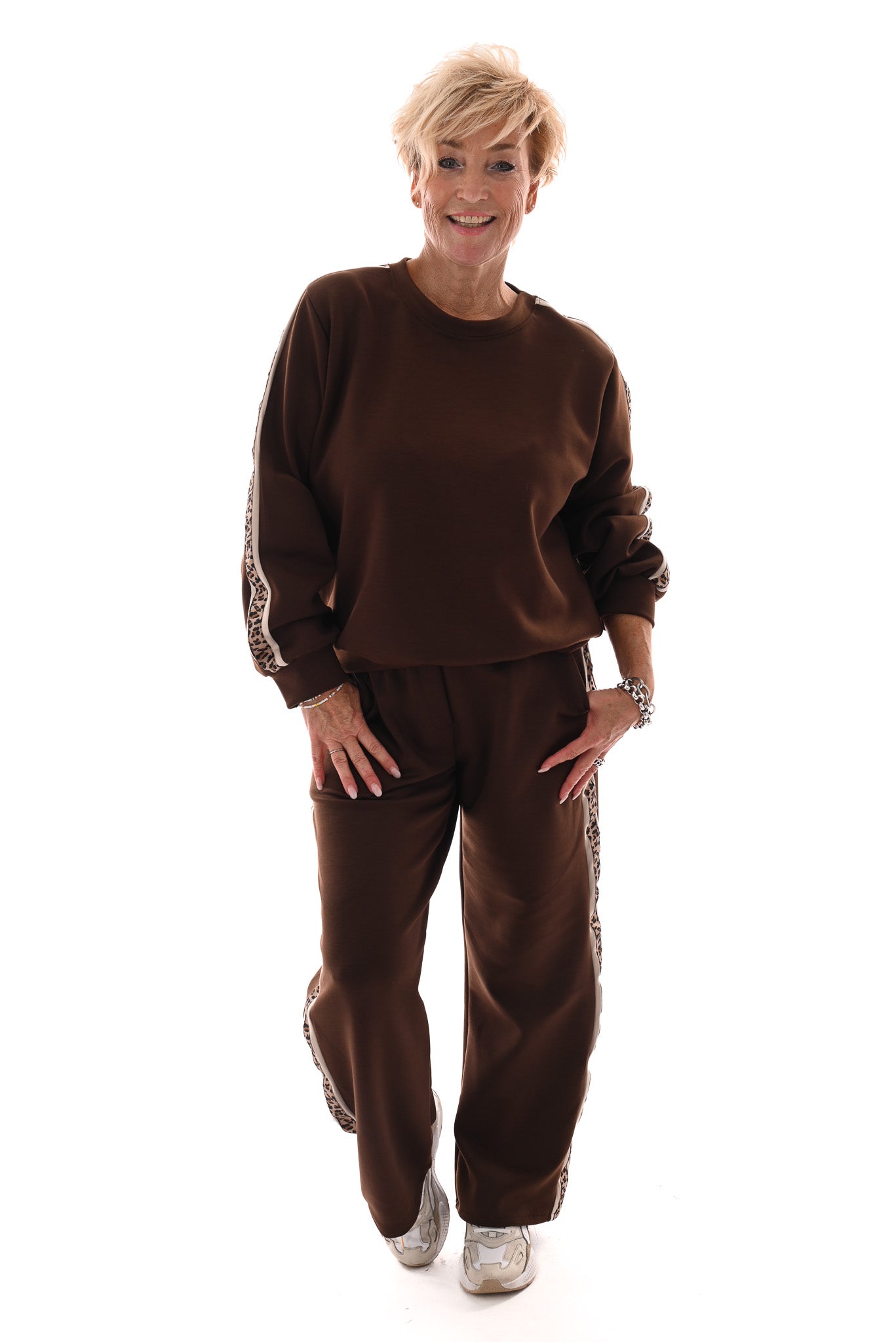 Tweedelig jogging set panterbies donkerbruin