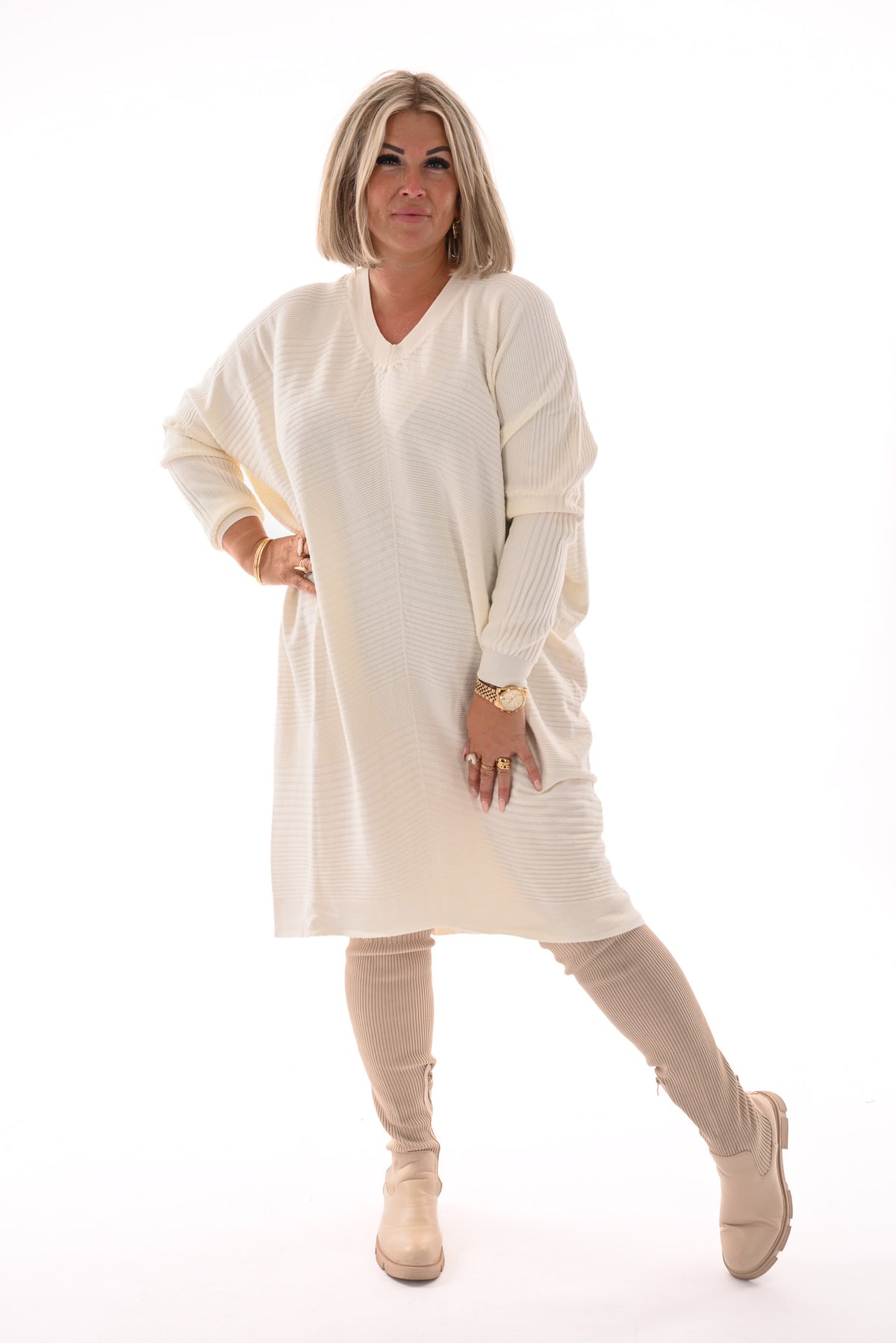 Jurk lijnen v-hals roomwit