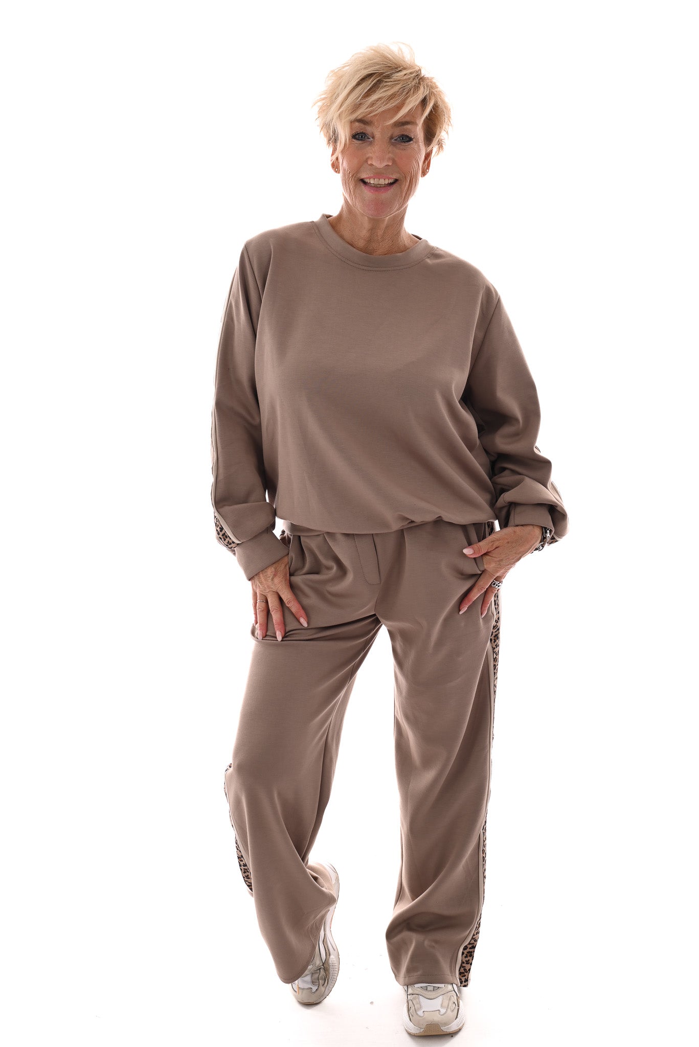 Tweedelig jogging set panterbies beige
