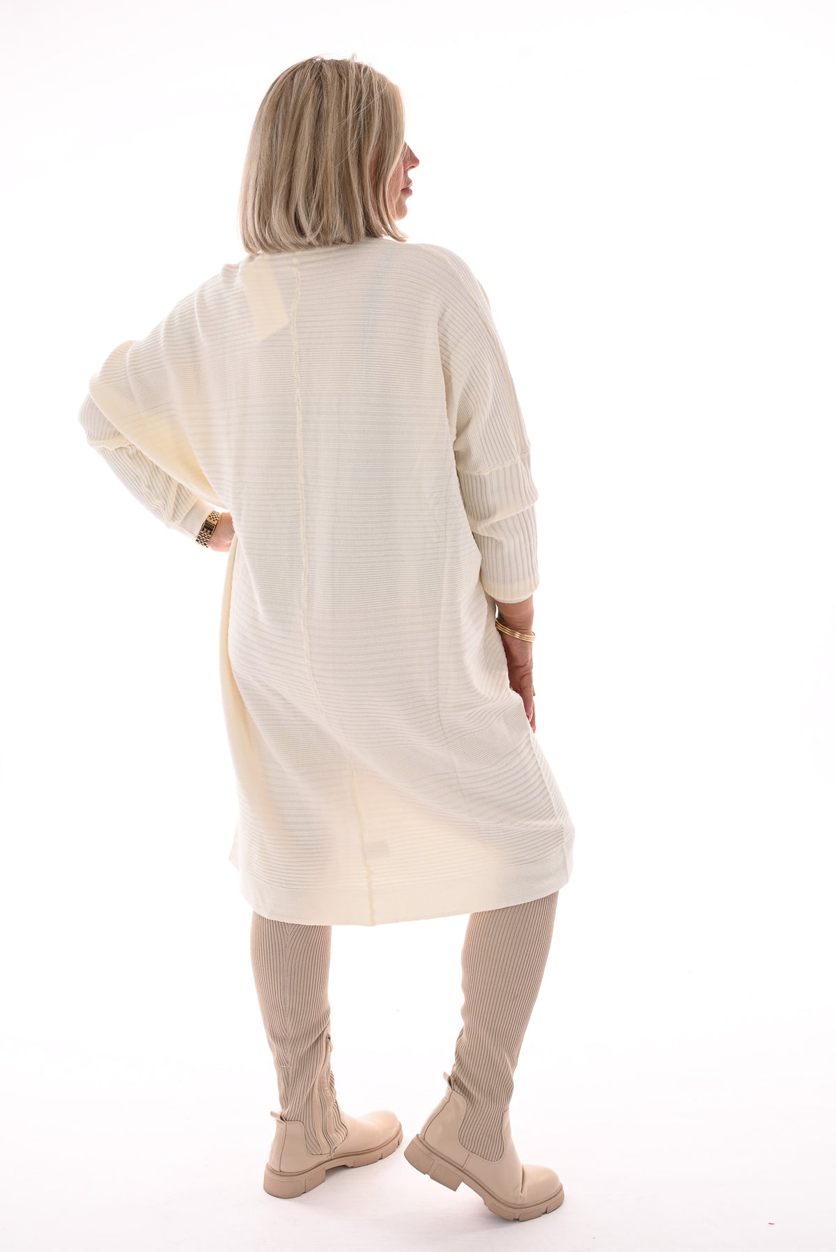 Jurk lijnen v-hals roomwit