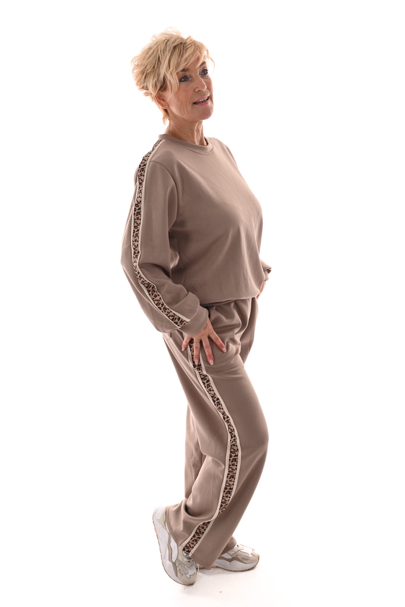Tweedelig jogging set panterbies beige