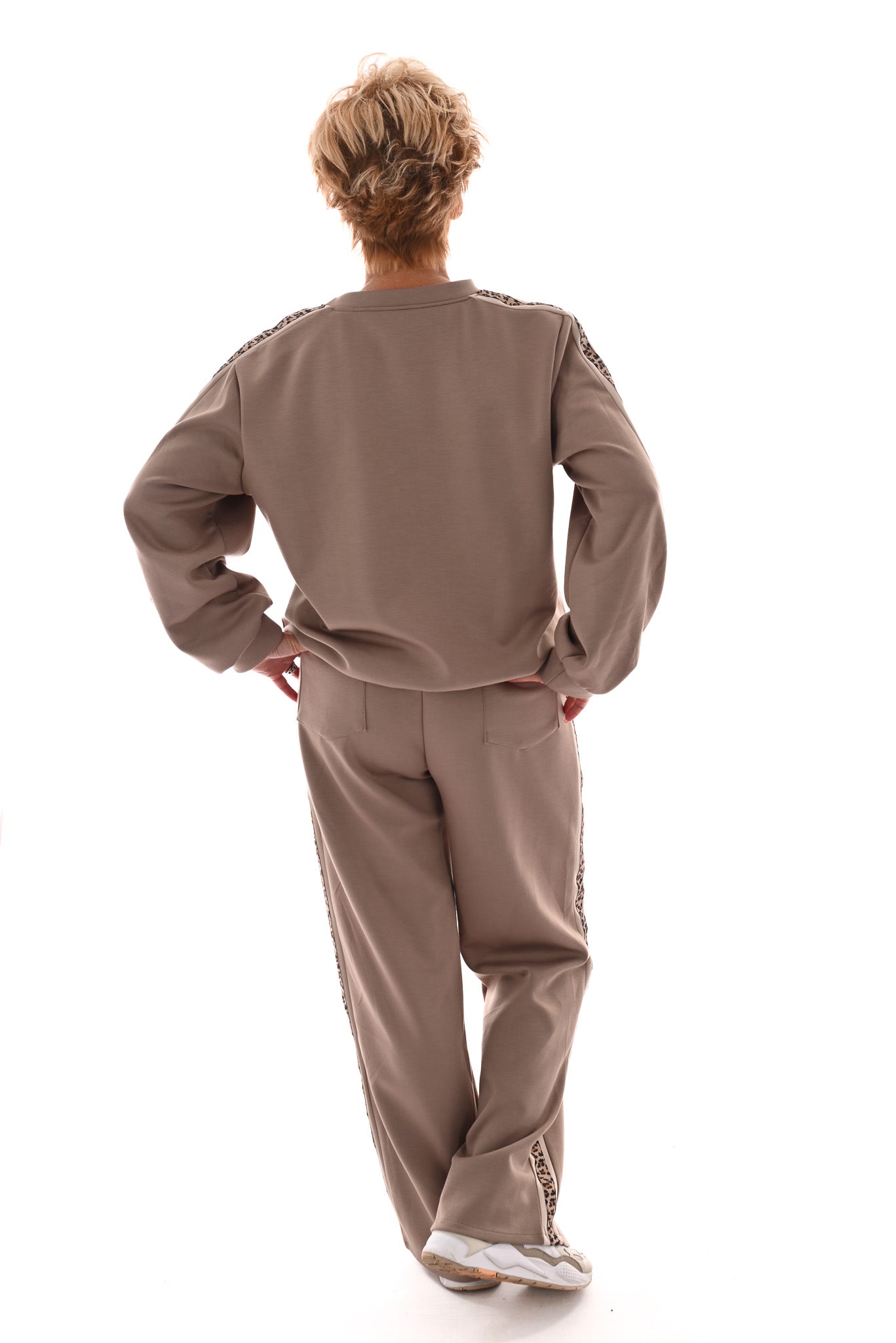 Tweedelig jogging set panterbies beige