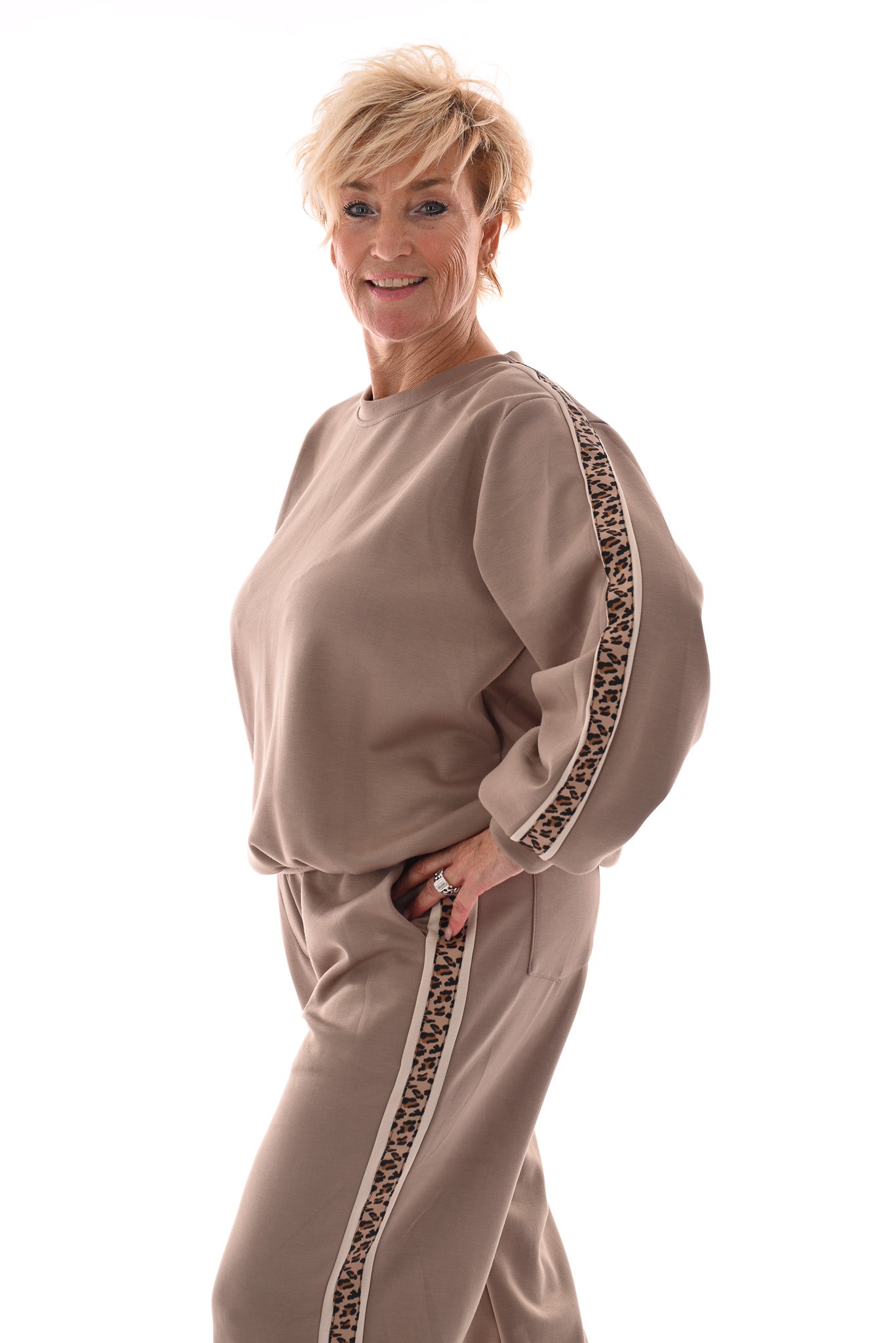Tweedelig jogging set panterbies beige