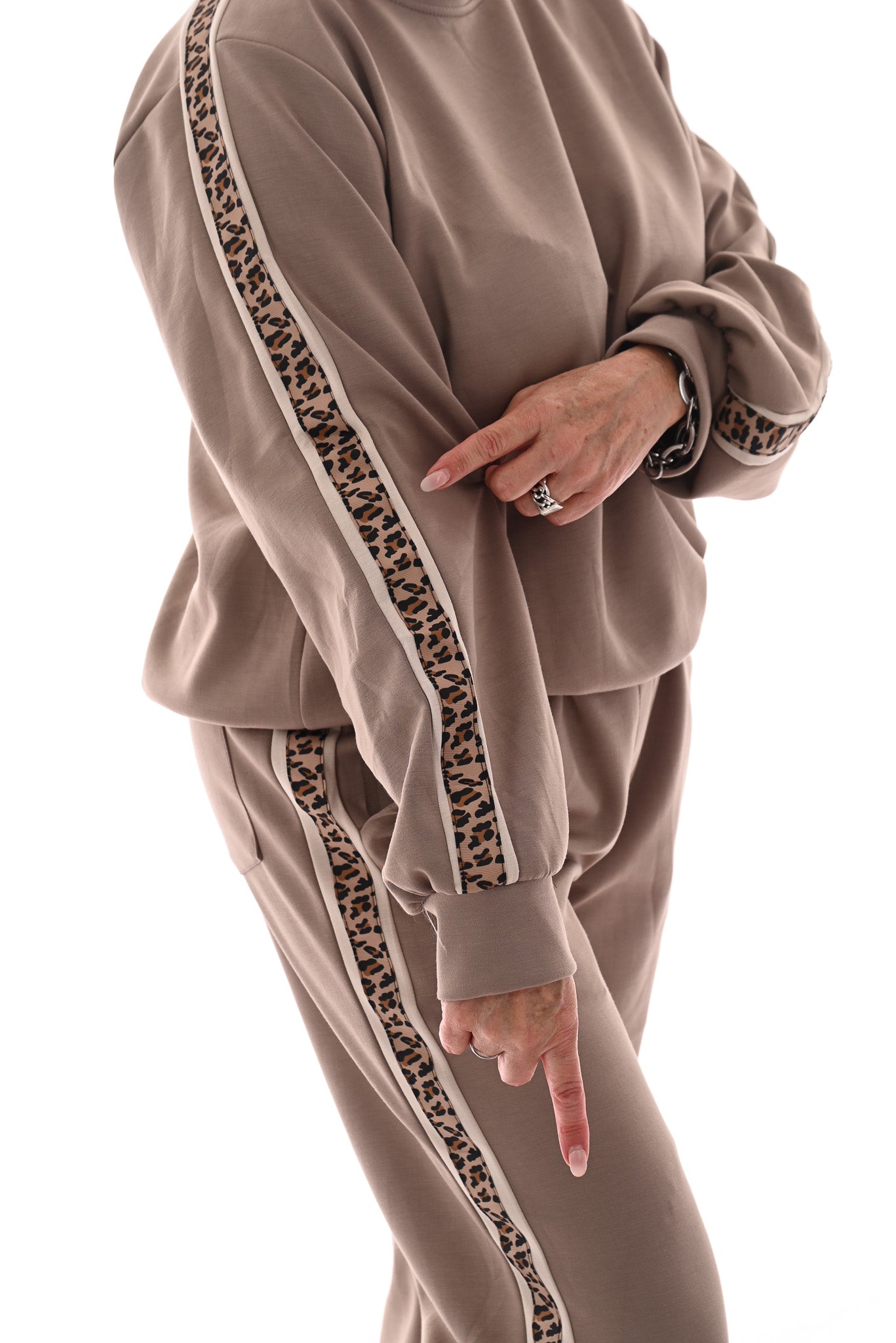 Tweedelig jogging set panterbies beige