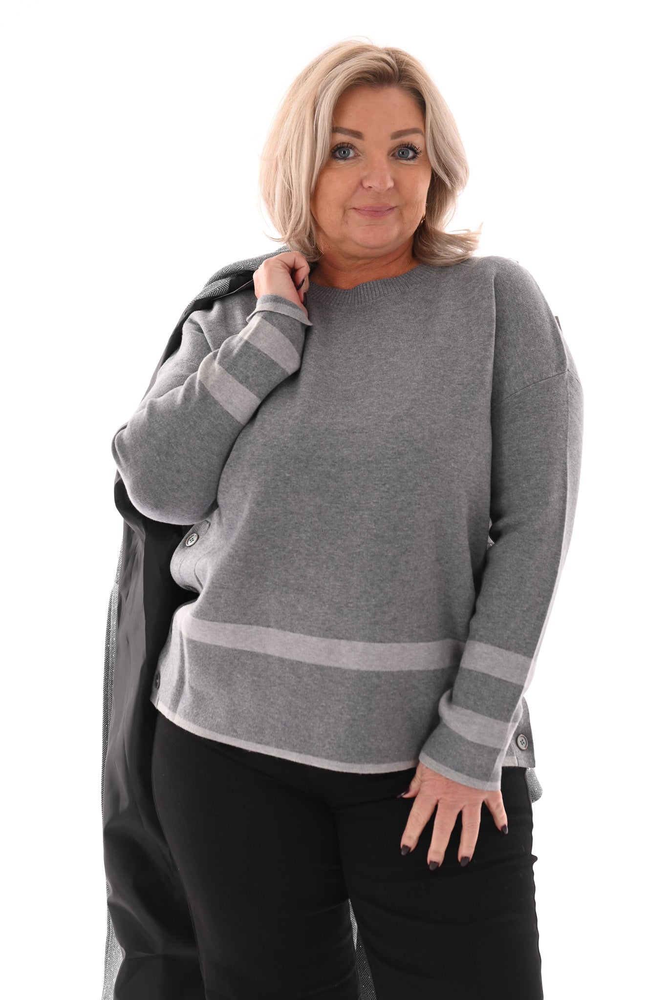 Trui met streep en knopen grijs