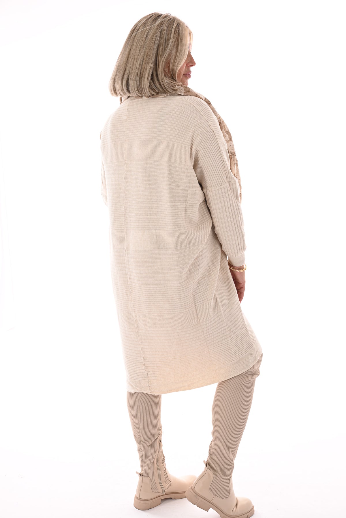 Jurk lijnen v-hals creme