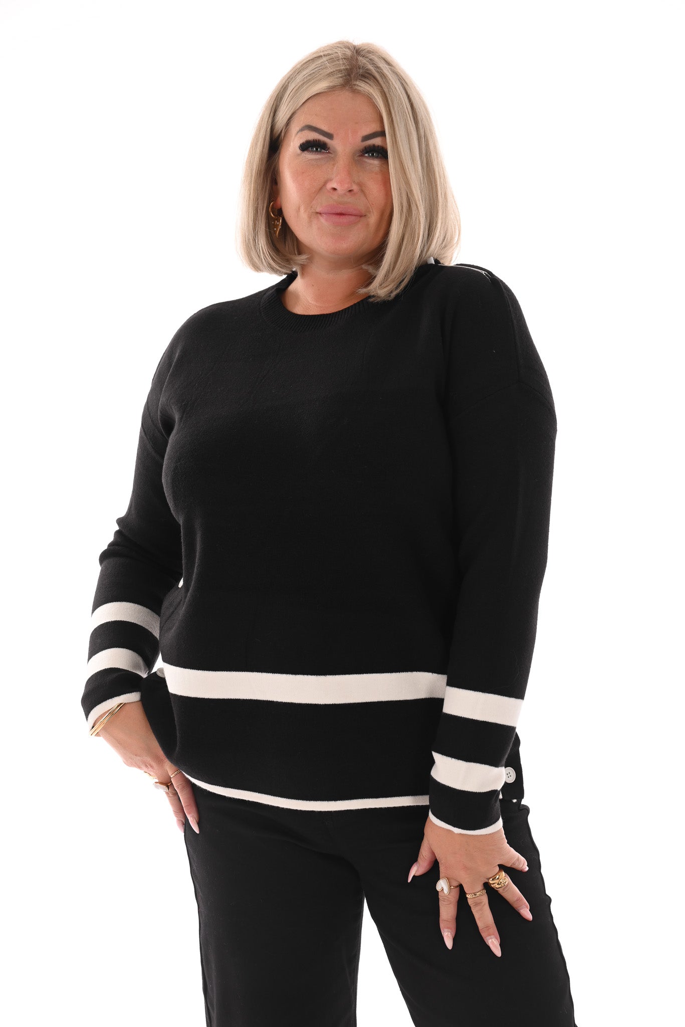 Trui met streep en knopen zwart
