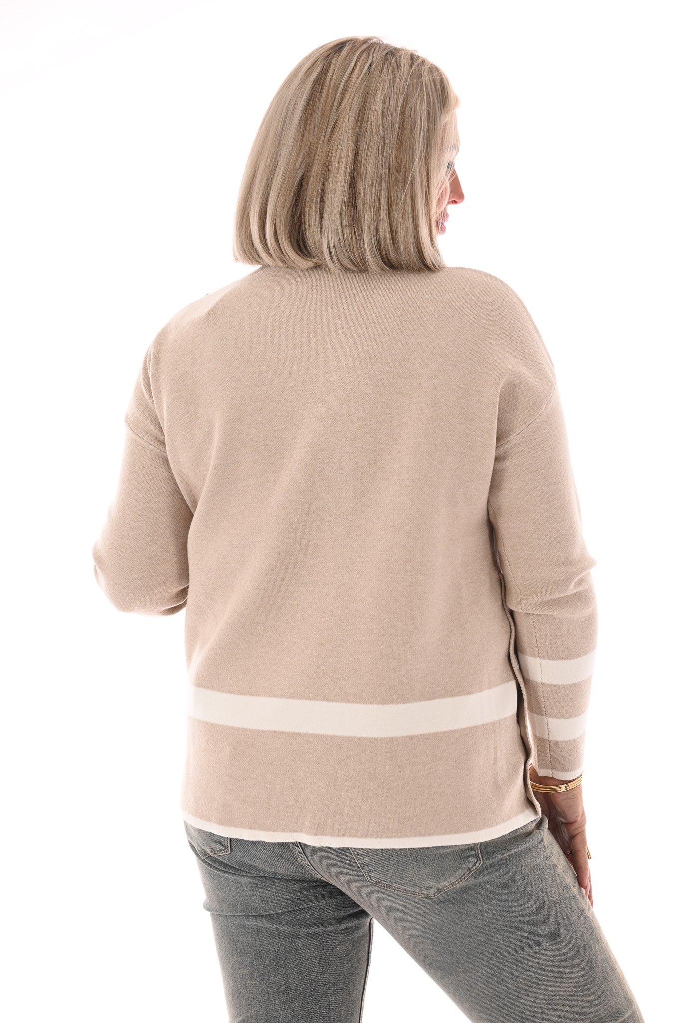 Trui met streep en knopen camel