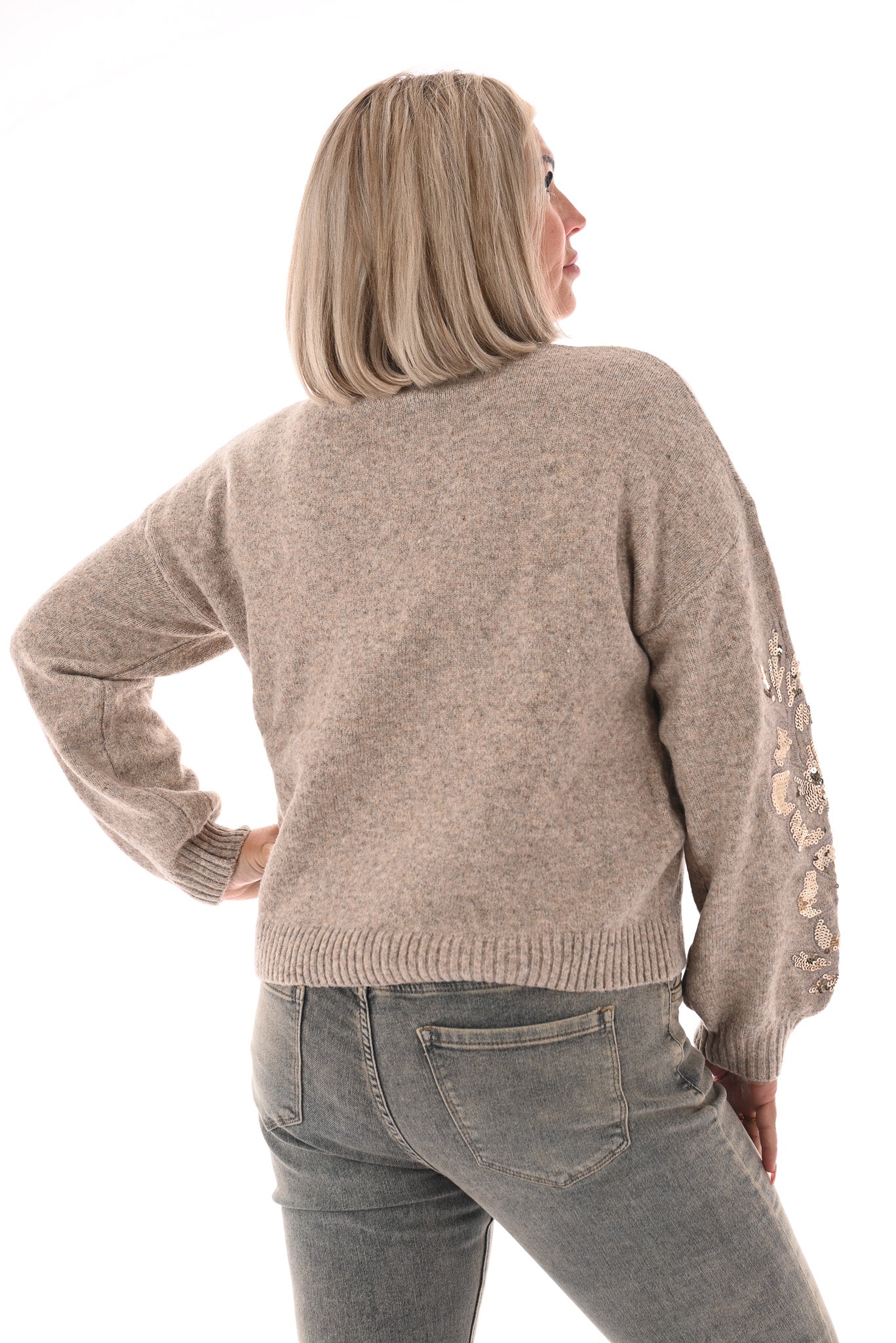 Fijn gebreide trui bloemen pailletten beige