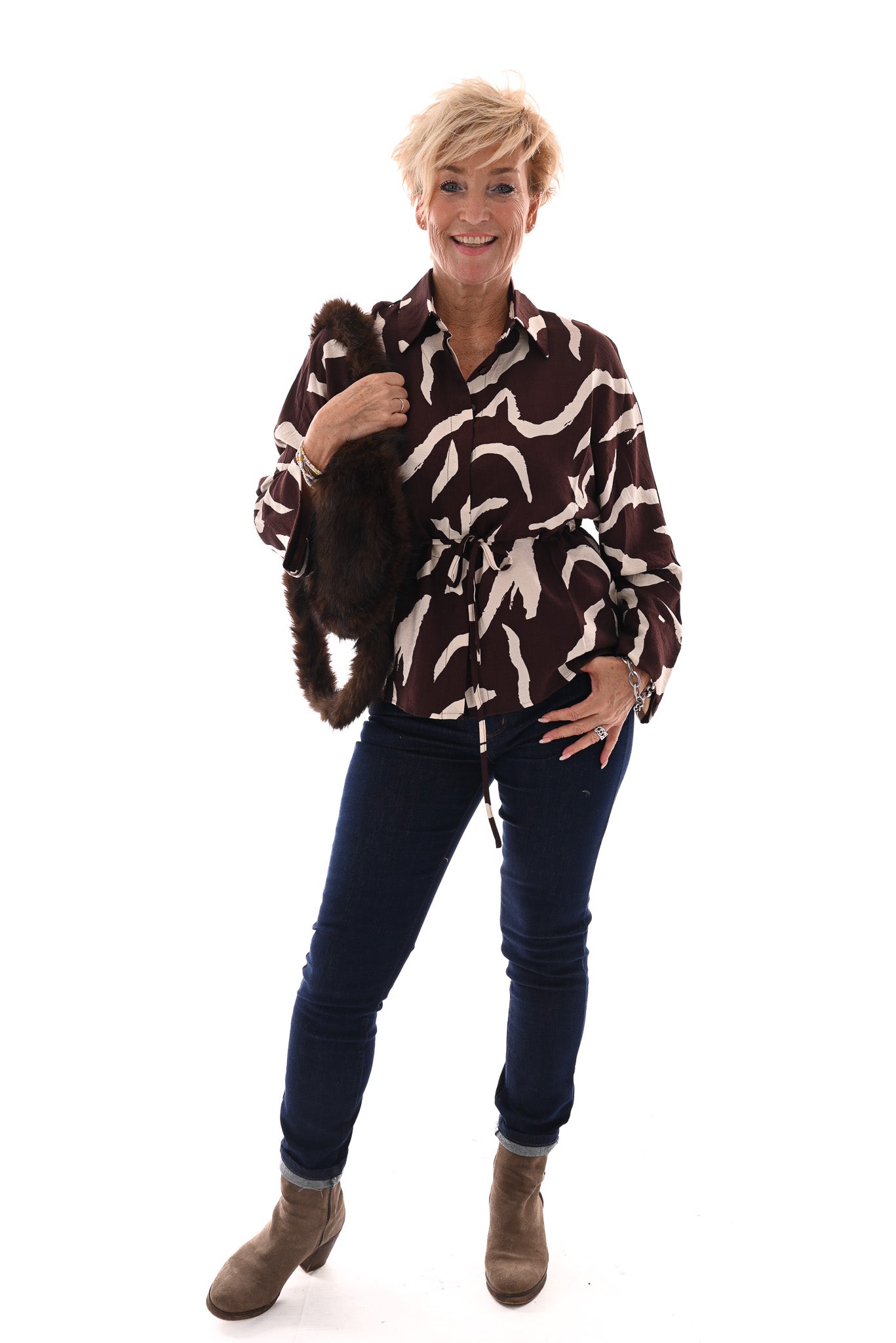 Blouse abstracte print donkerbruin