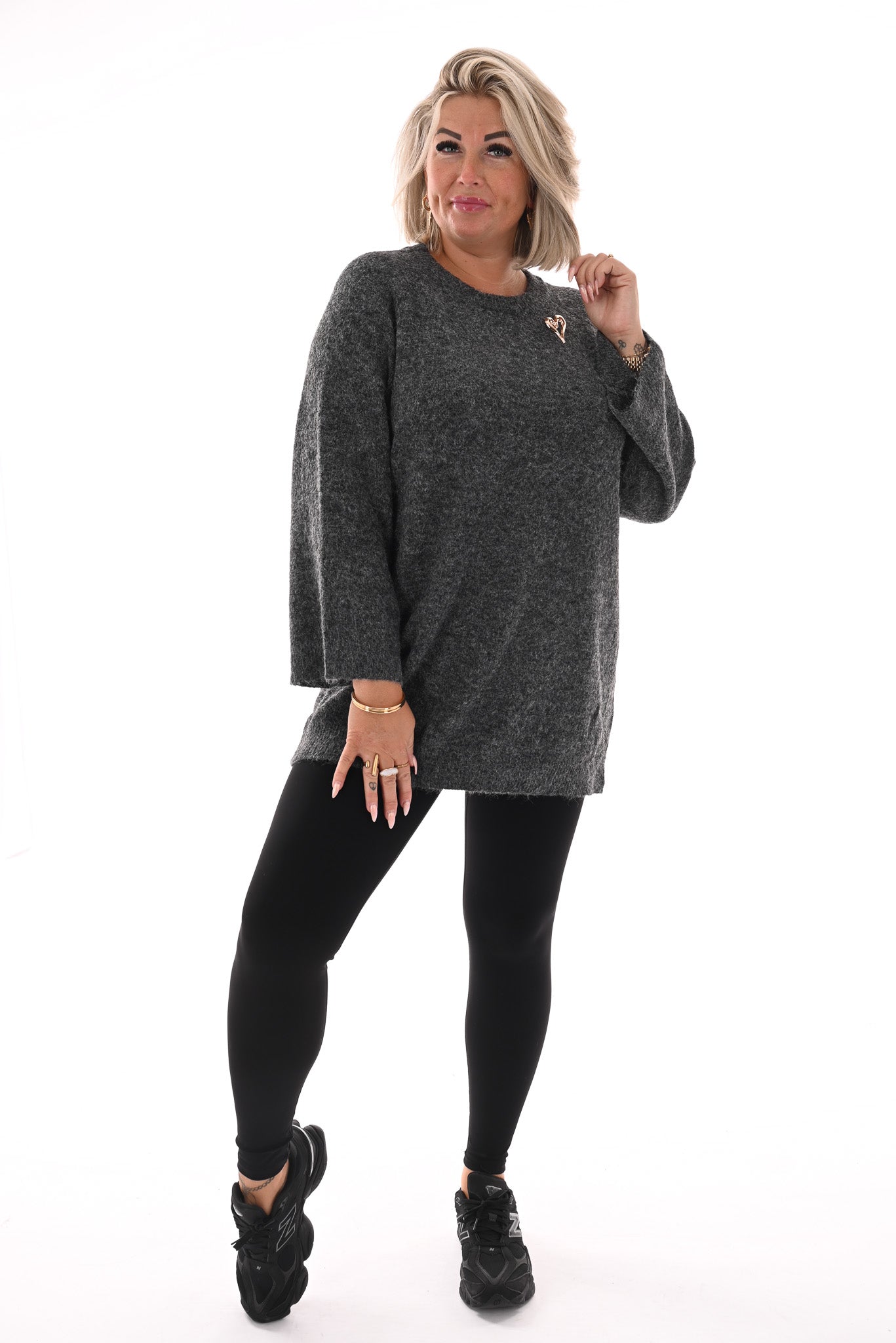 fijn gebreide trui met ronde hals donkergrijs