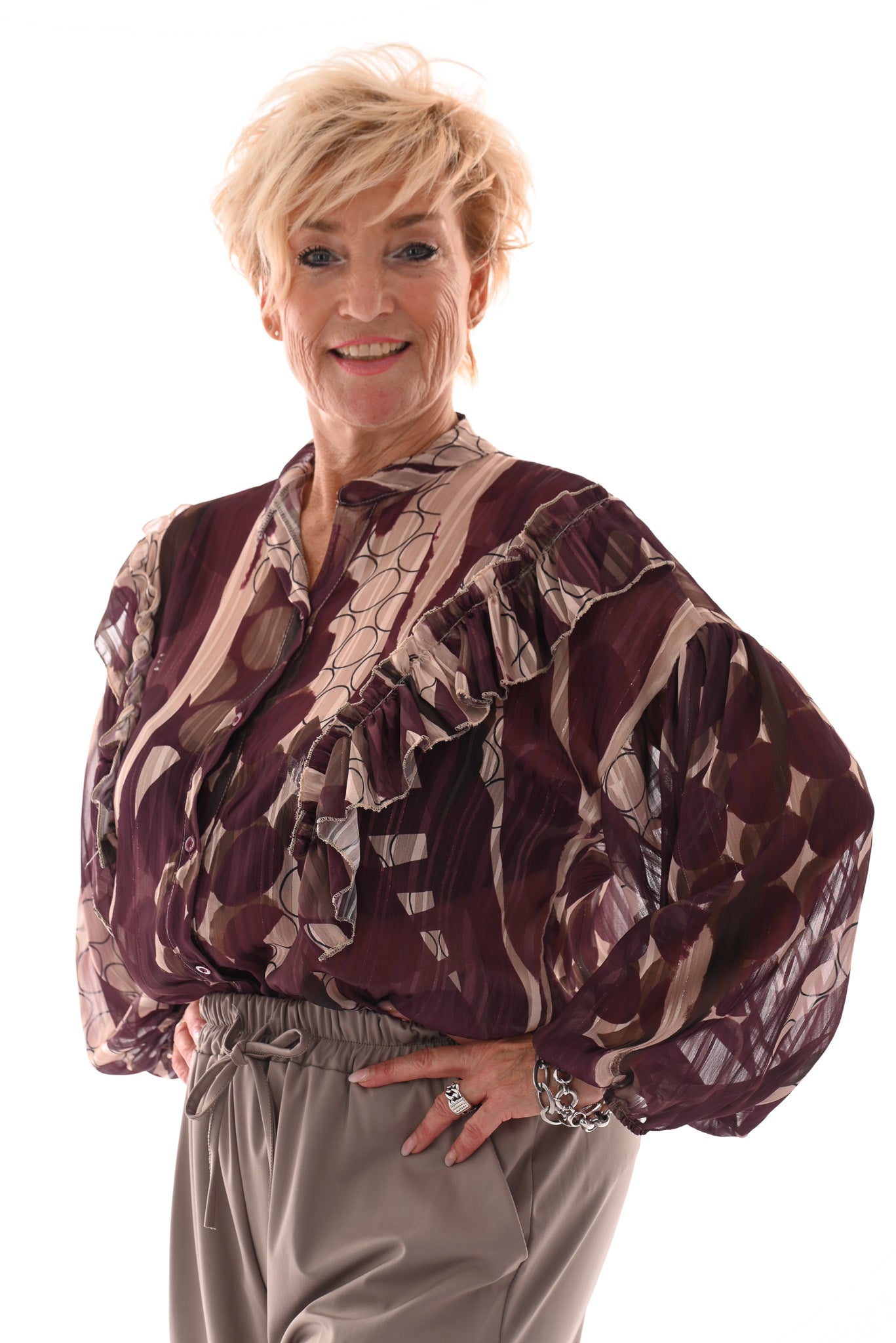 Blouse cirkels met ruffles aubergine/beige