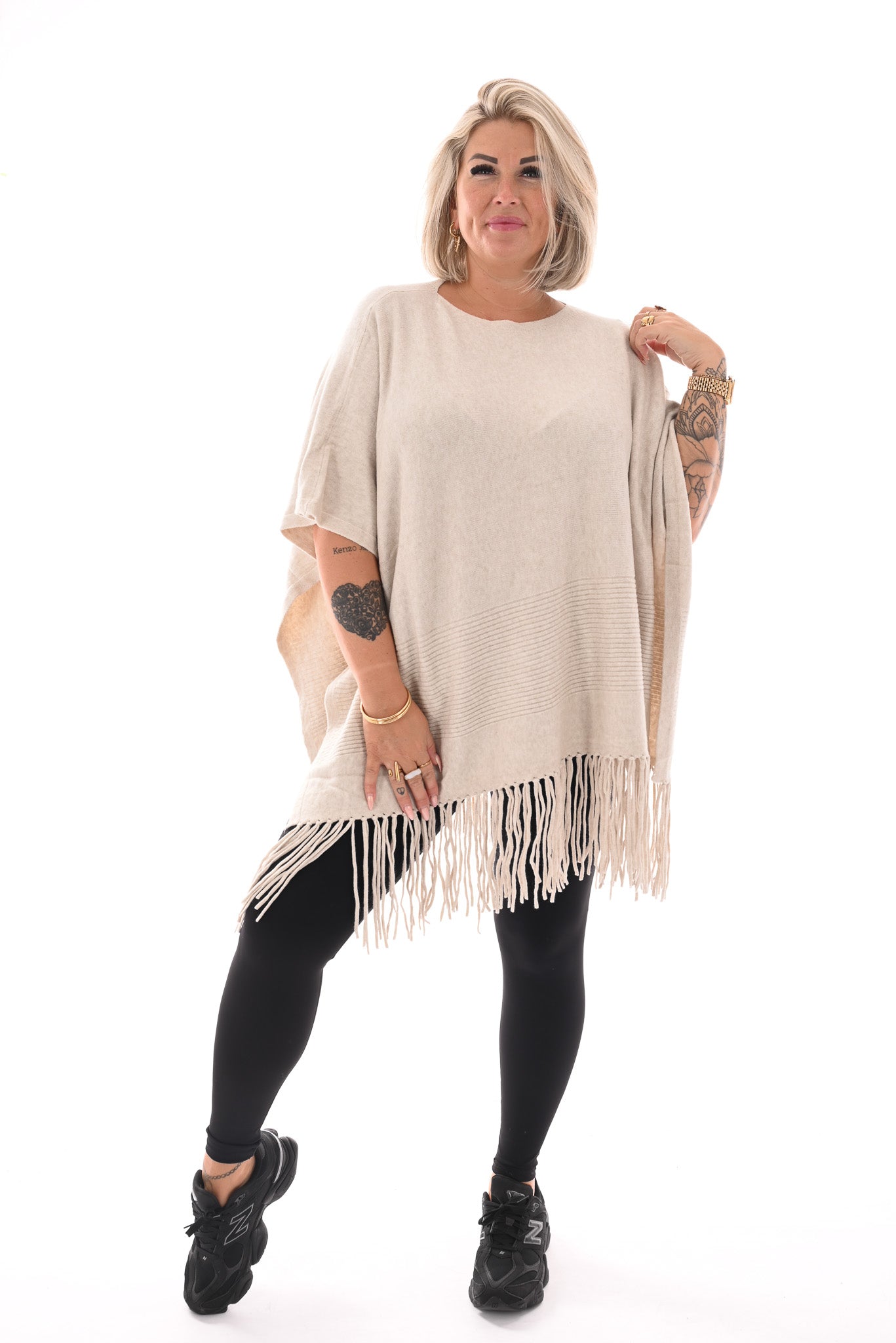 Poncho met franjes beige