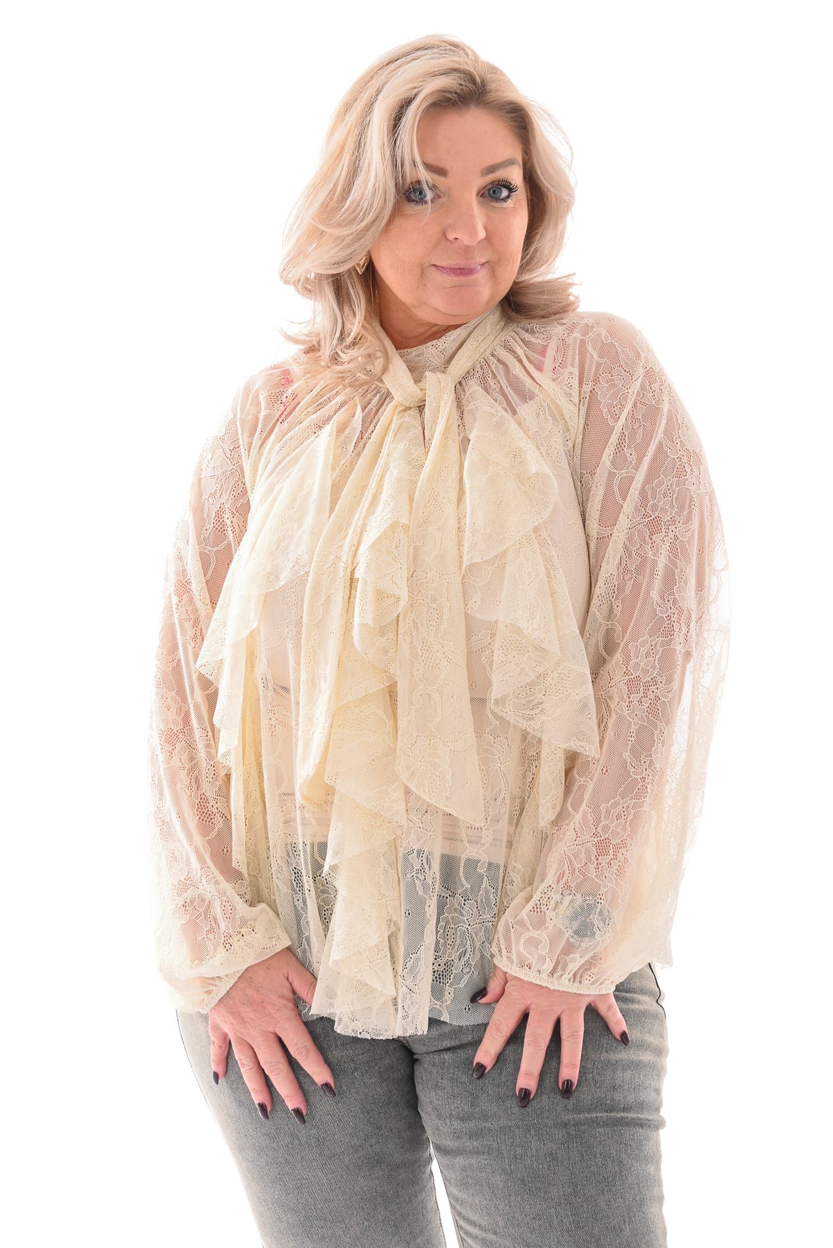 Kanten top roezels met strik achterkant creme